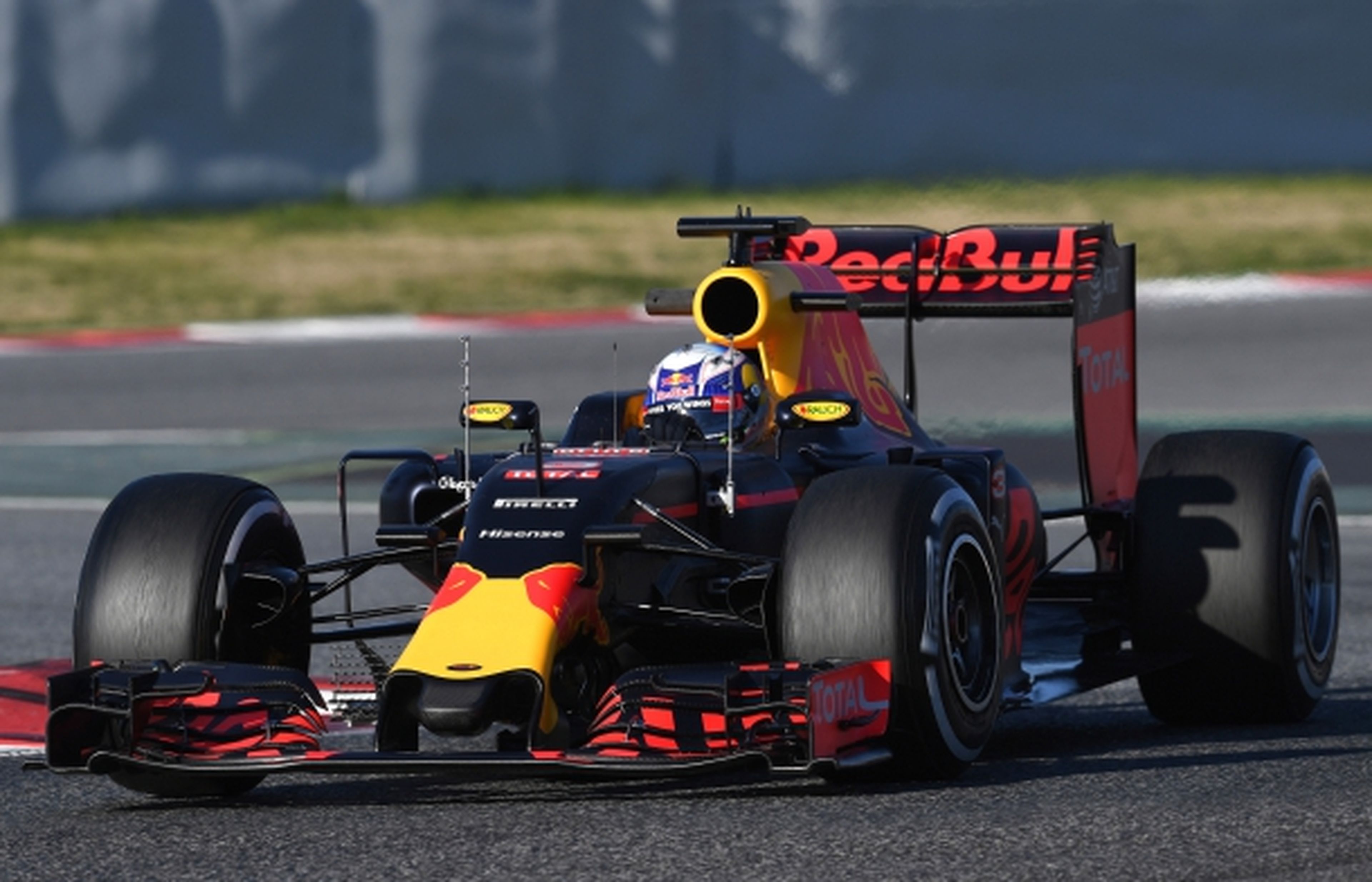 Red Bull ganaría con motor Mercedes, según Ecclestone