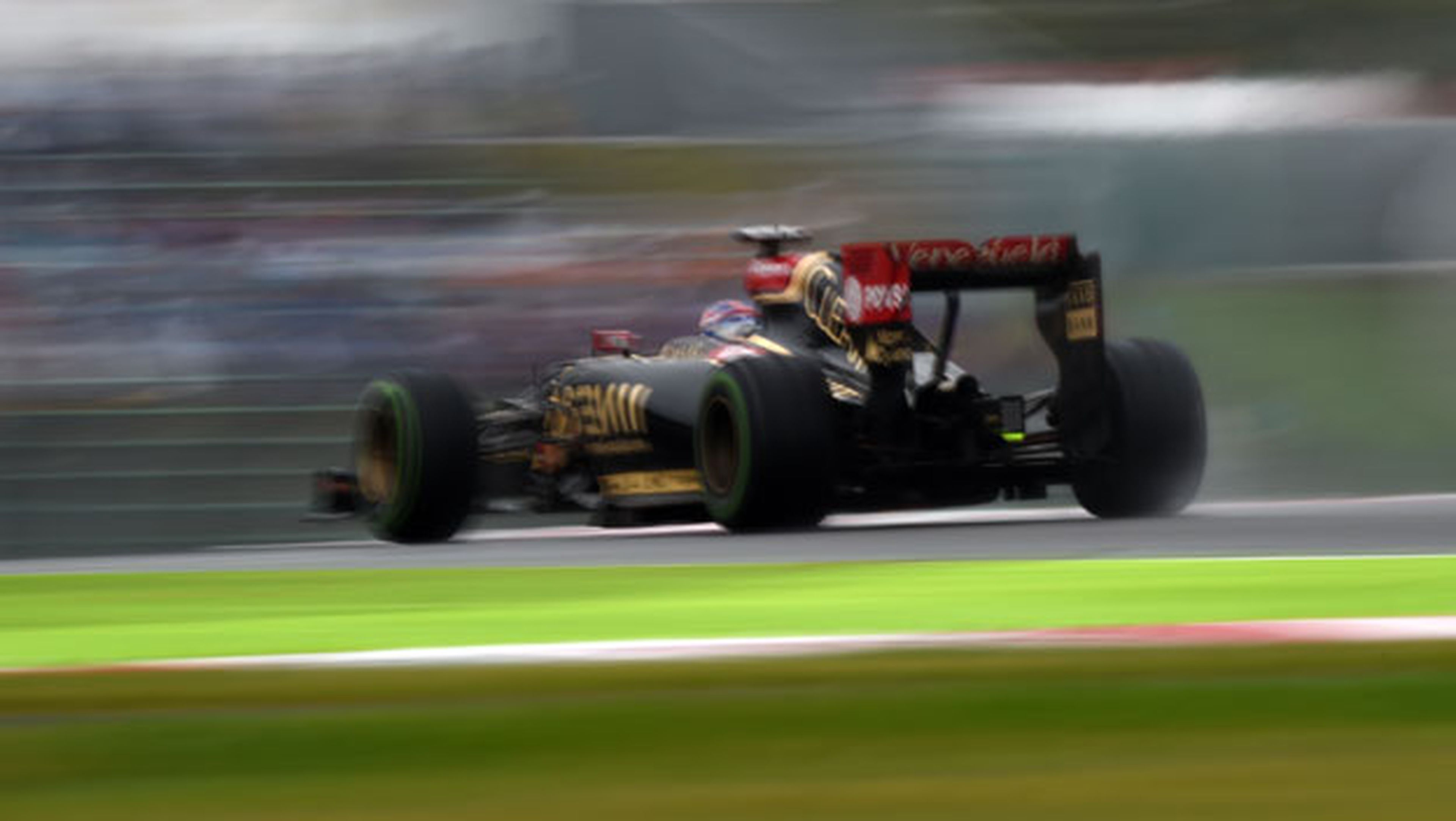 Romain Grosjean con Lotus en el GP de Japón 2014