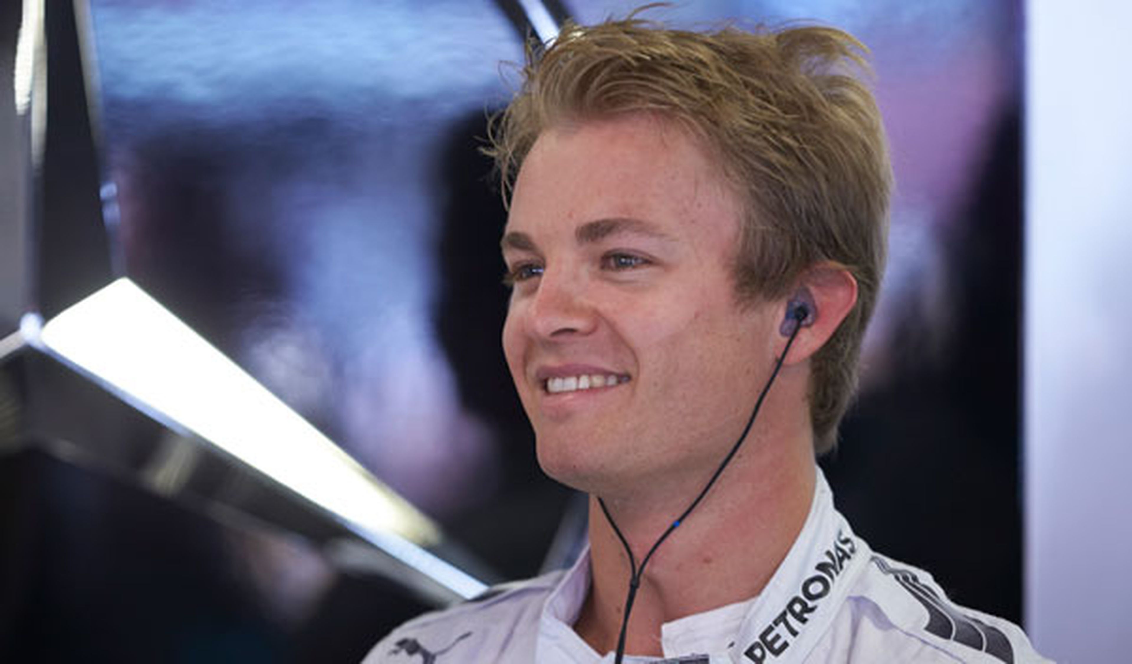 Rosberg dice que tuvo que salirse de la pista