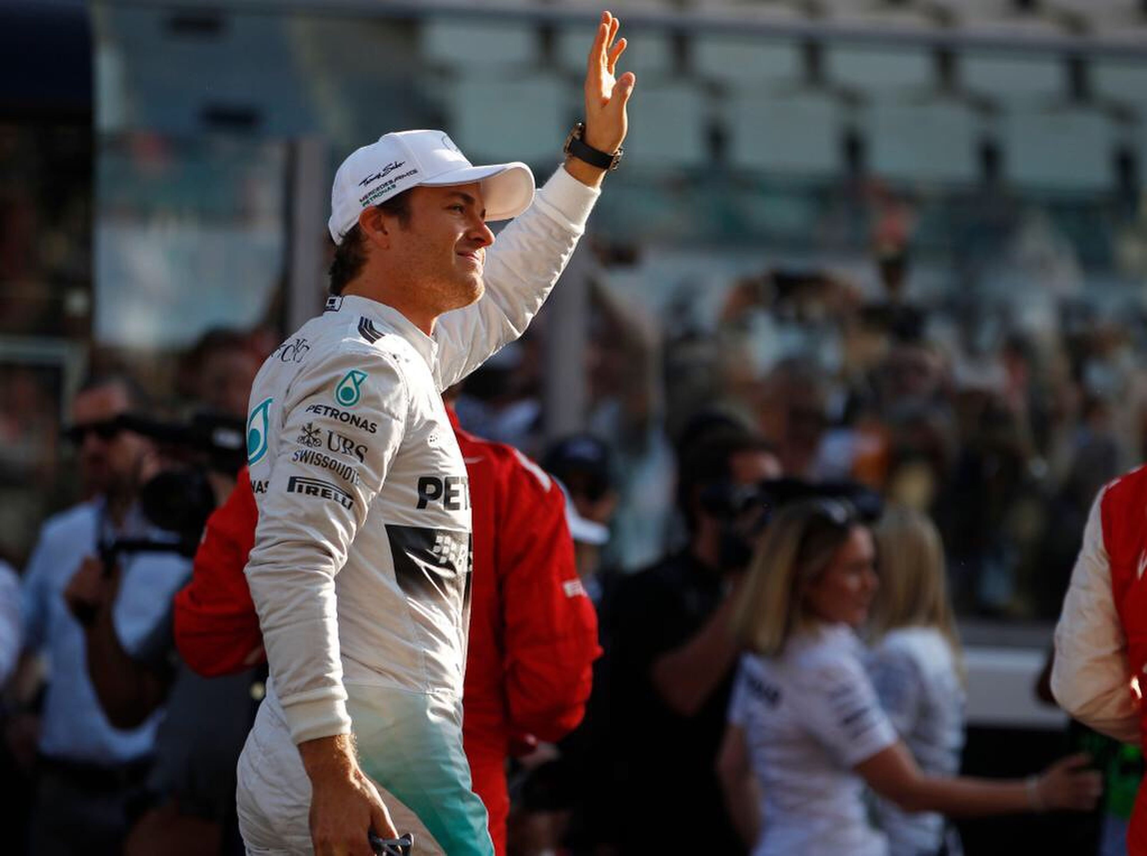 Rosberg: "Lewis se merece el título, ha sido el mejor"