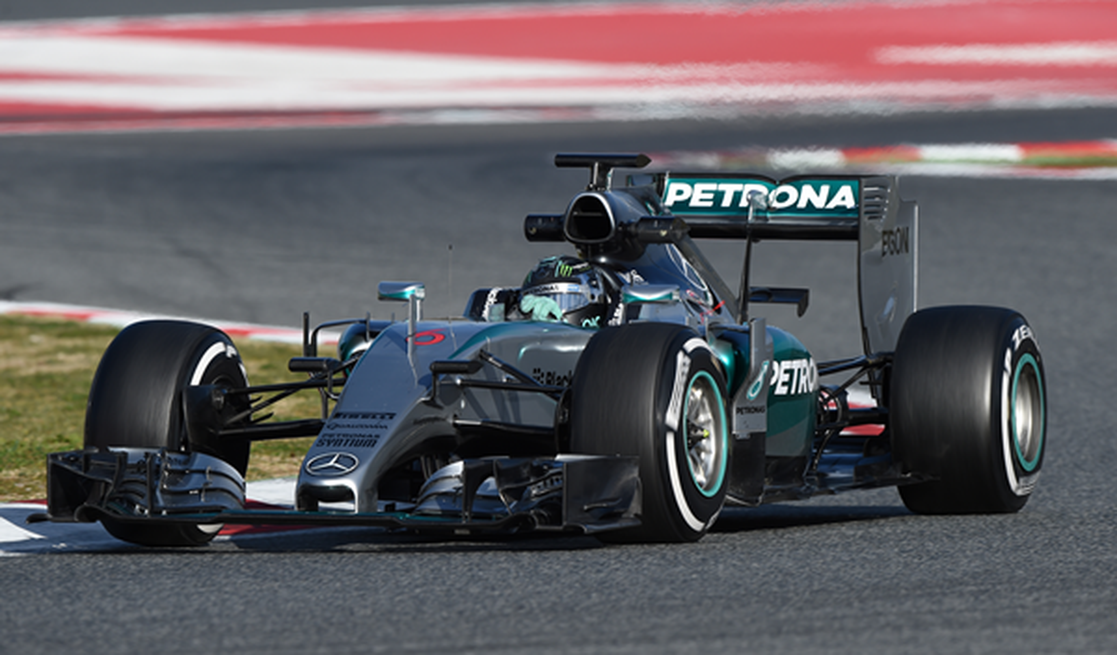 Rosberg lidera en Barcelona, McLaren supera las 100 vueltas