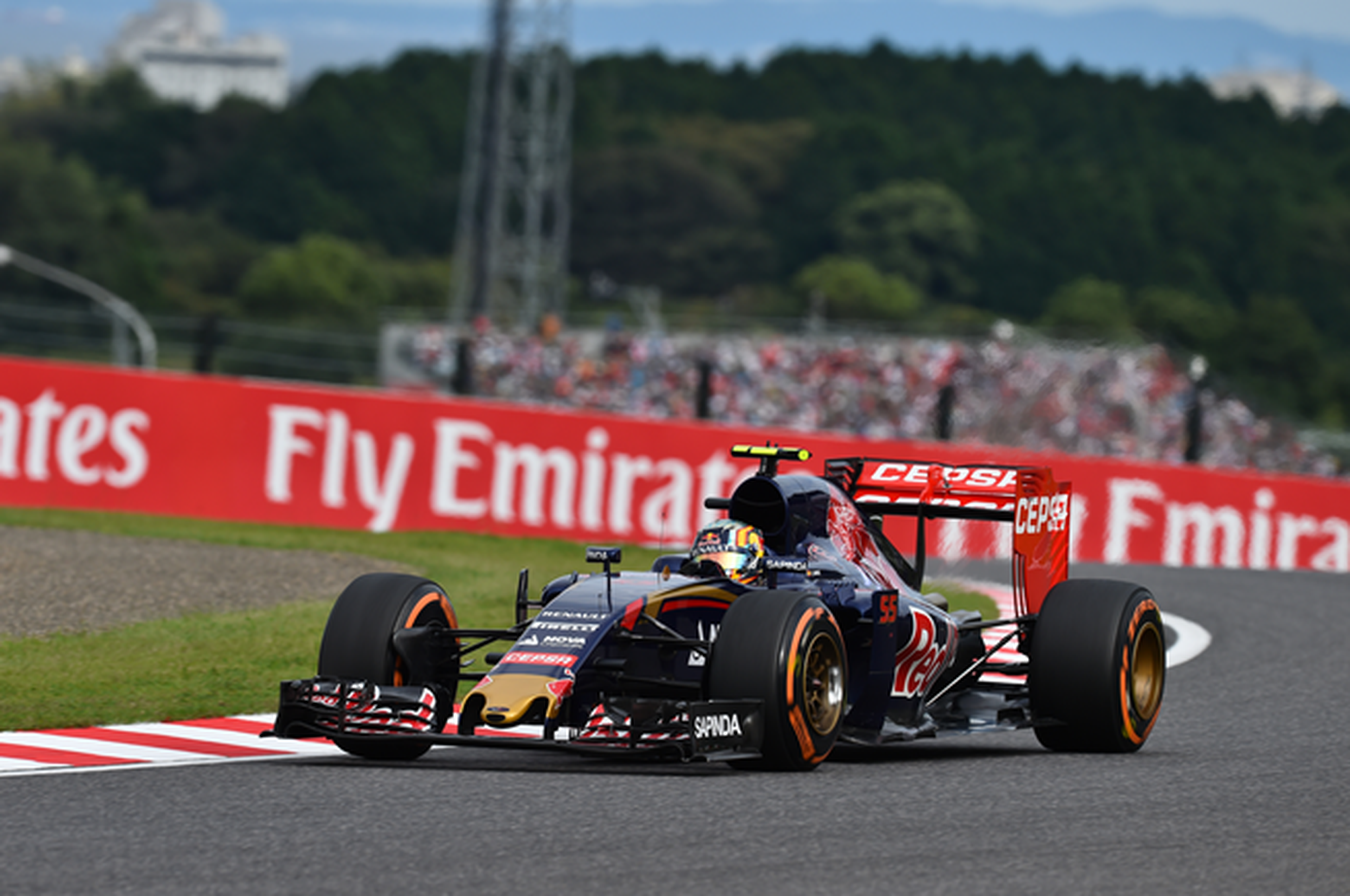 Sainz insinúa que Toro Rosso montará motor Ferrari en 2016