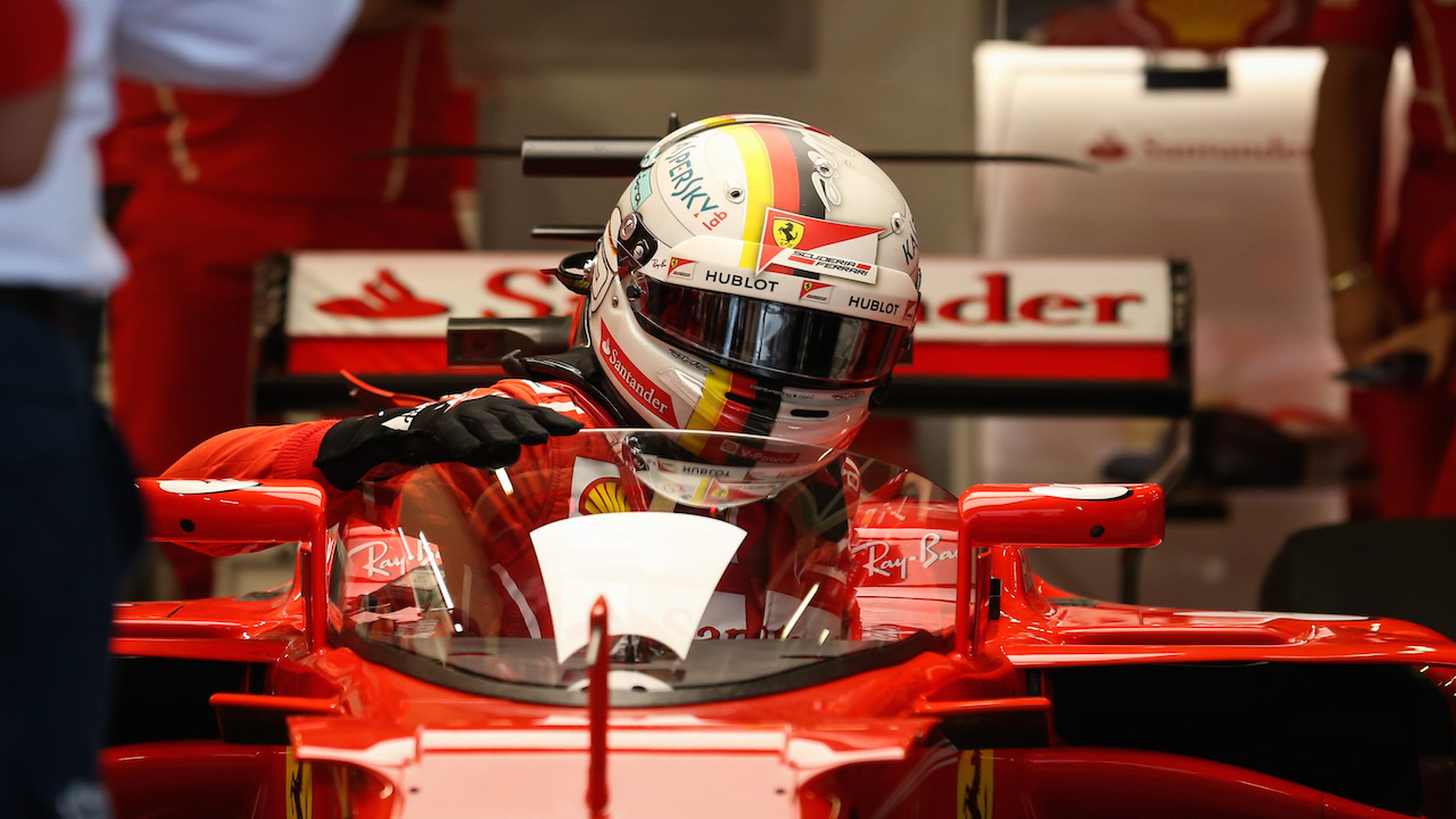Sebastian Vettel prueba por primera vez el "escudo" de protección de F1