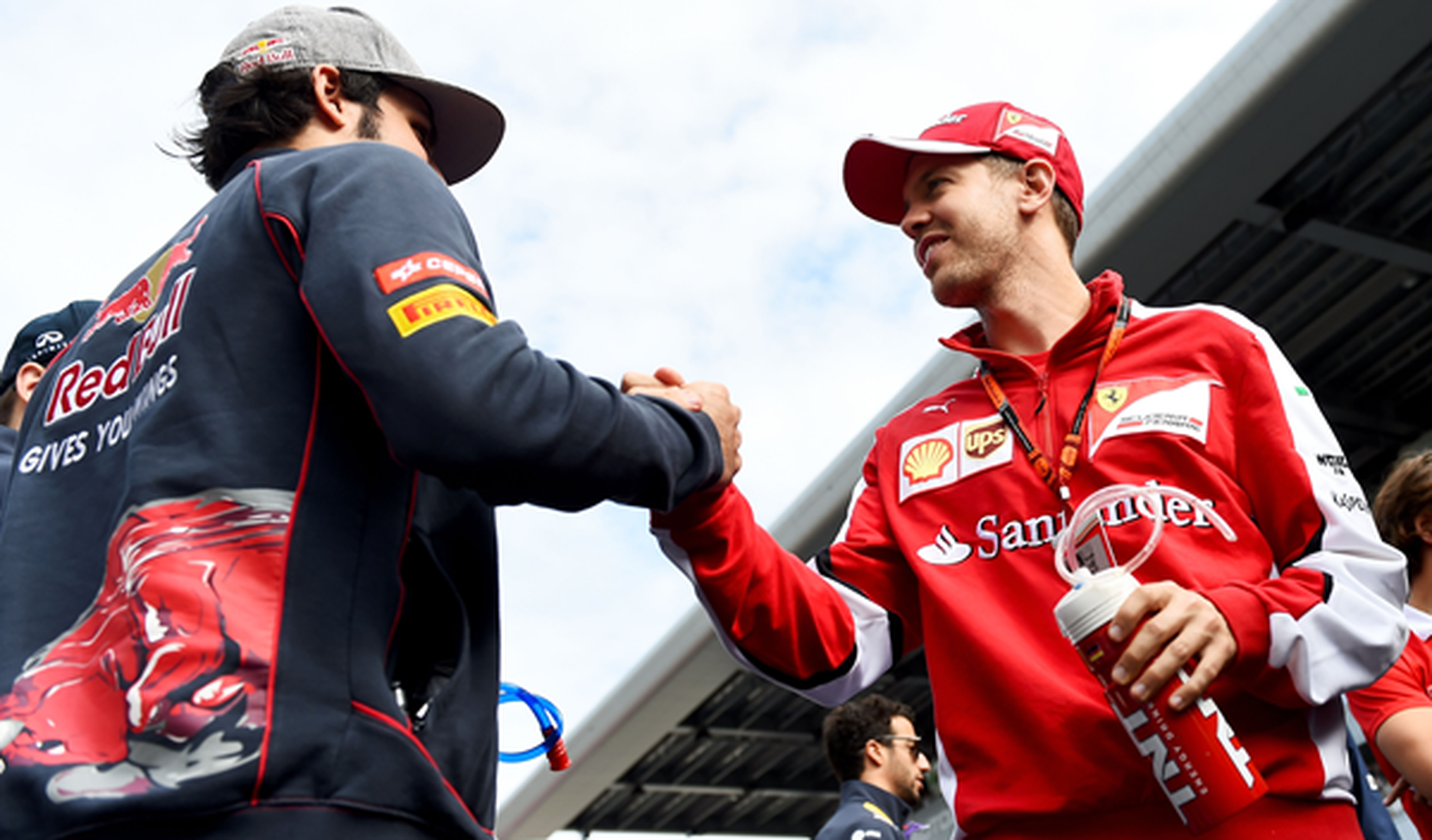 Sebastian Vettel, sorprendido con Sainz y Verstappen