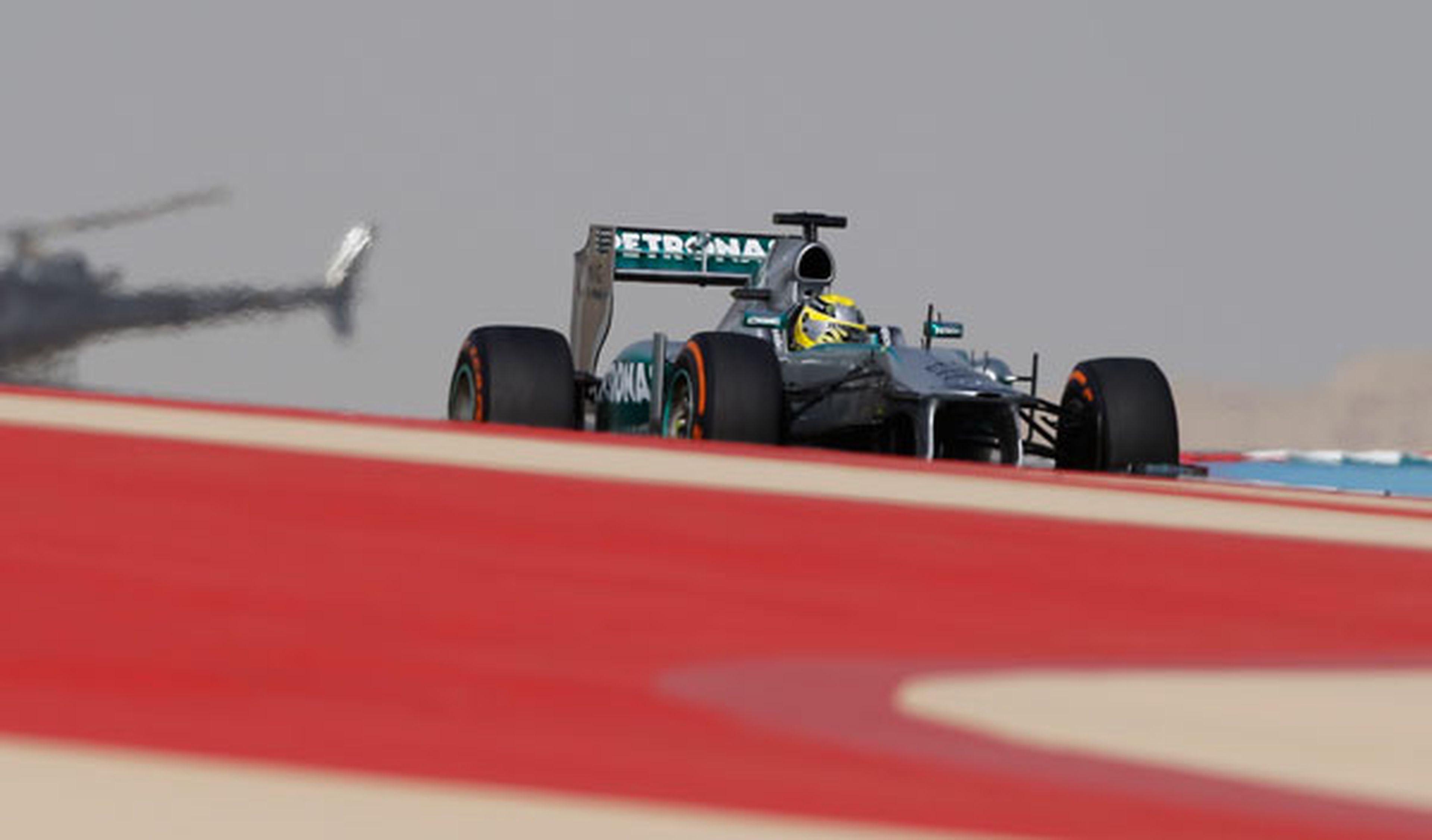 Test Pirelli: Rosberg revienta un neumático a 320 km/h