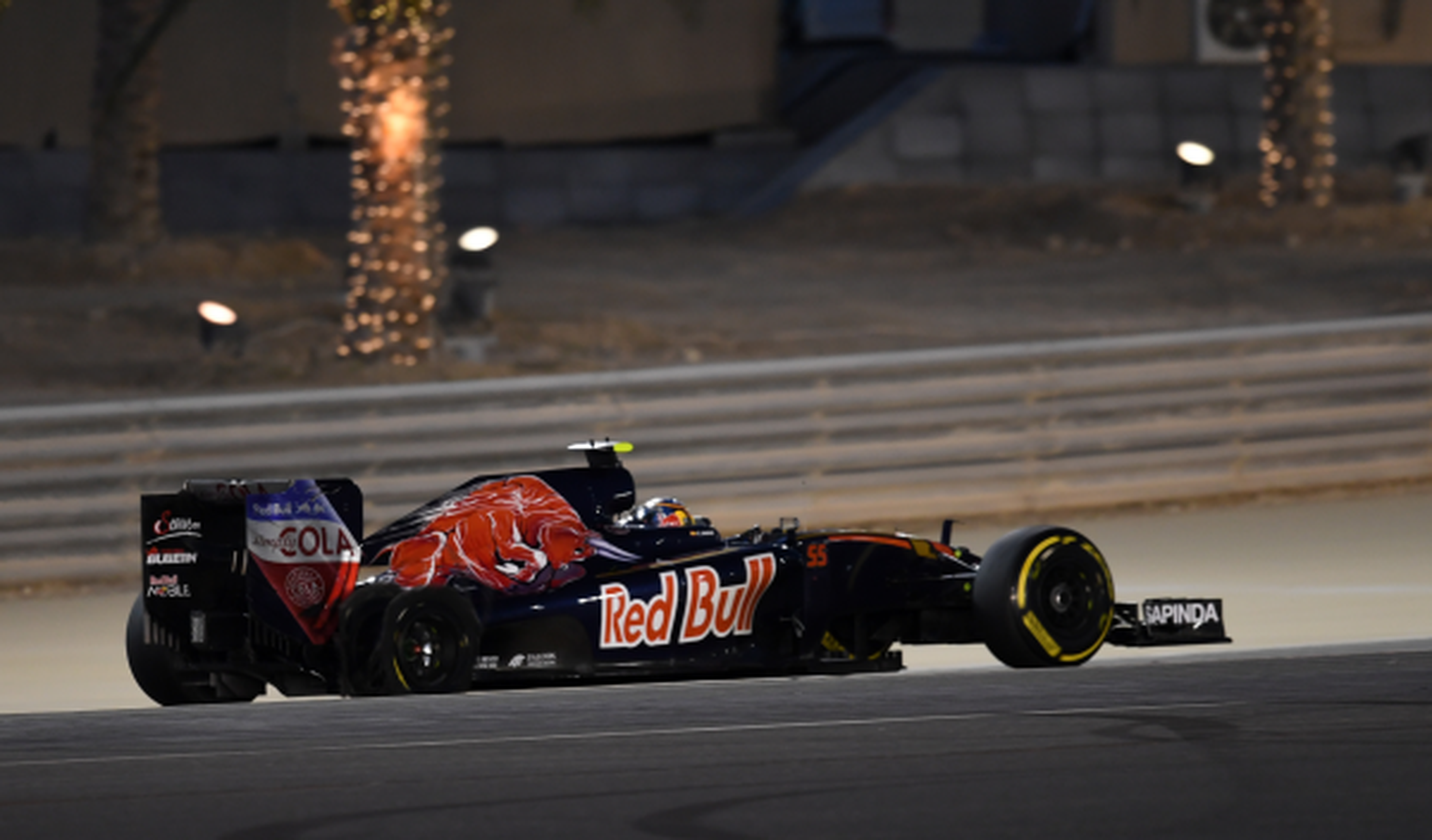 Un toque con Pérez arruina la carrera de Sainz en Bahréin