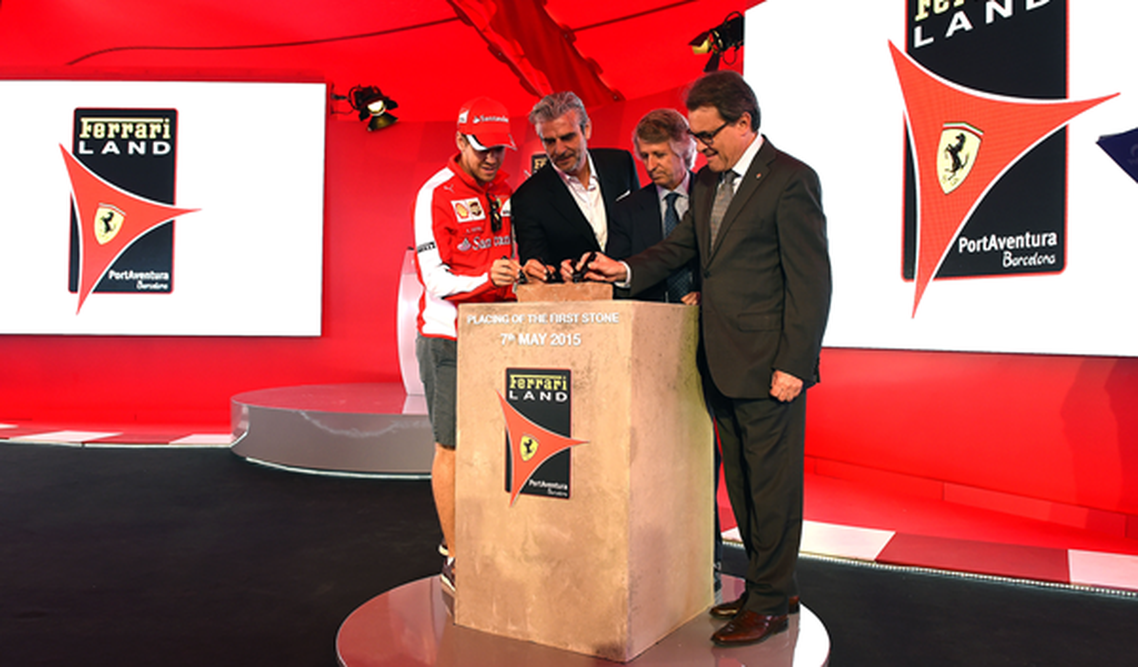 Vettel coloca la primera piedra de Ferrari Land