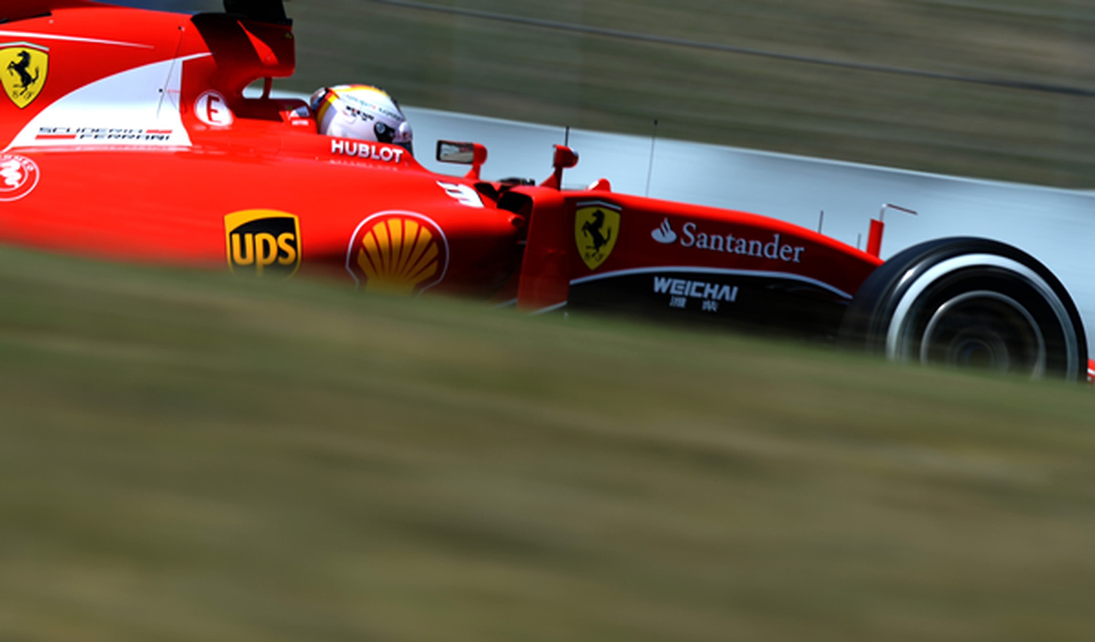 Vettel espera estar más cerca de los Mercedes en carrera