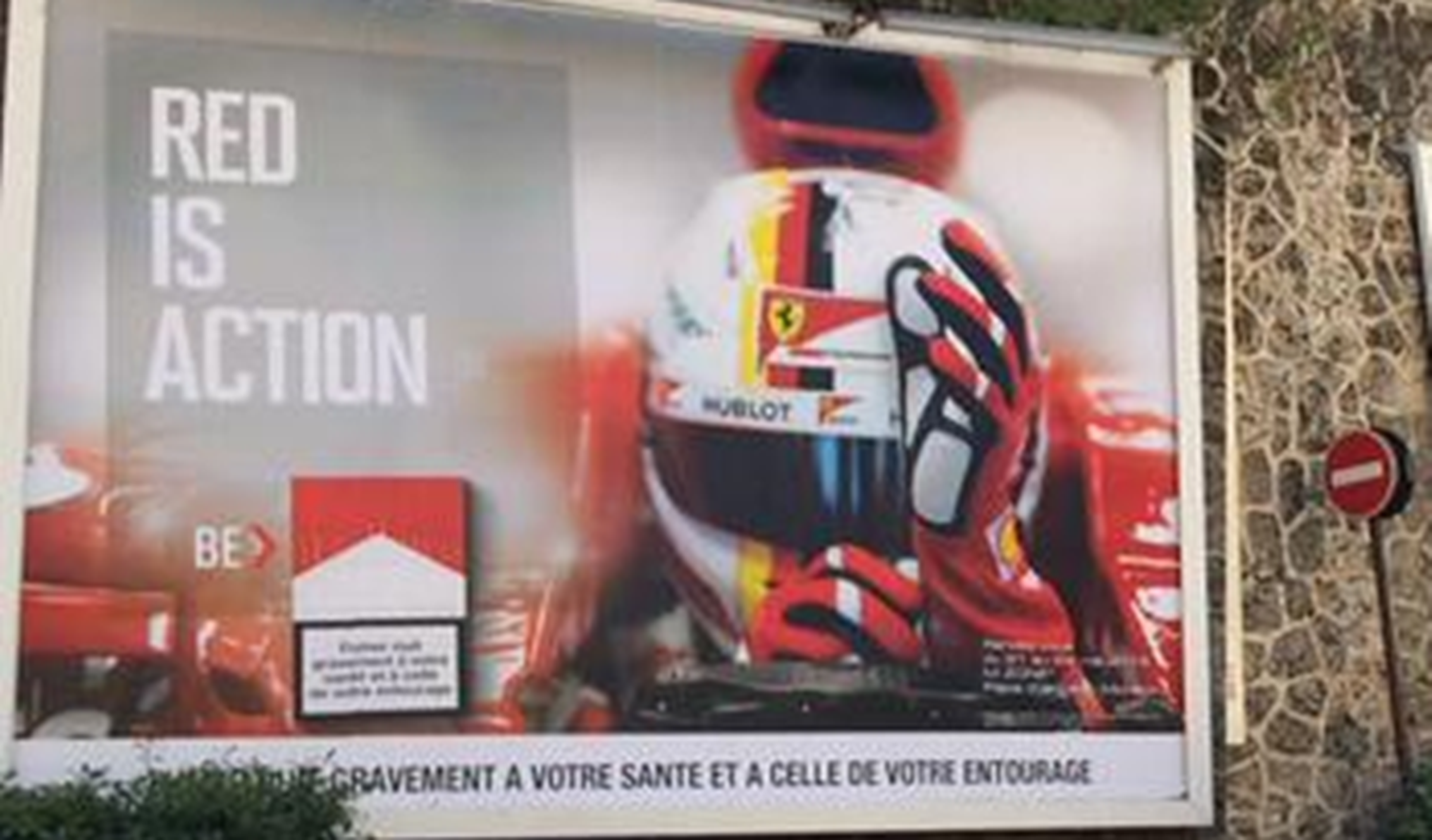 Vettel, imagen de un anuncio de Marlboro en Mónaco