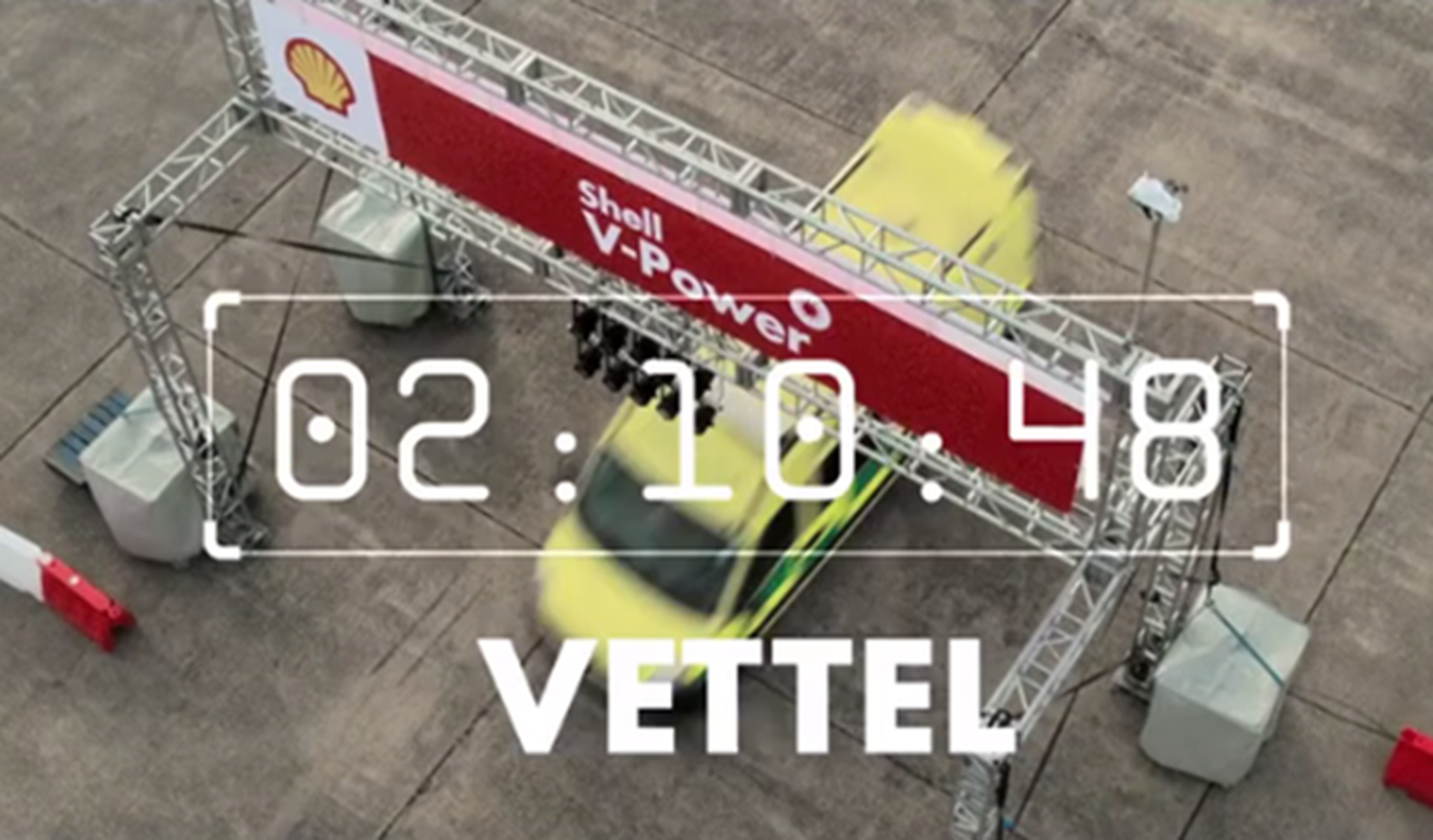 Vídeo: así gana Vettel a un Ferrari con una ambulancia