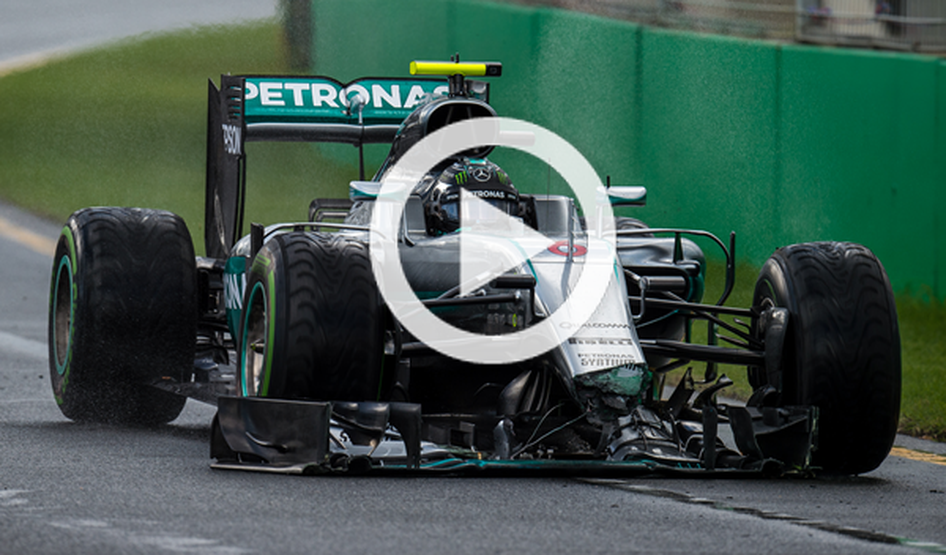Vídeo: Nico Rosberg 'estrena' el muro del GP Australia