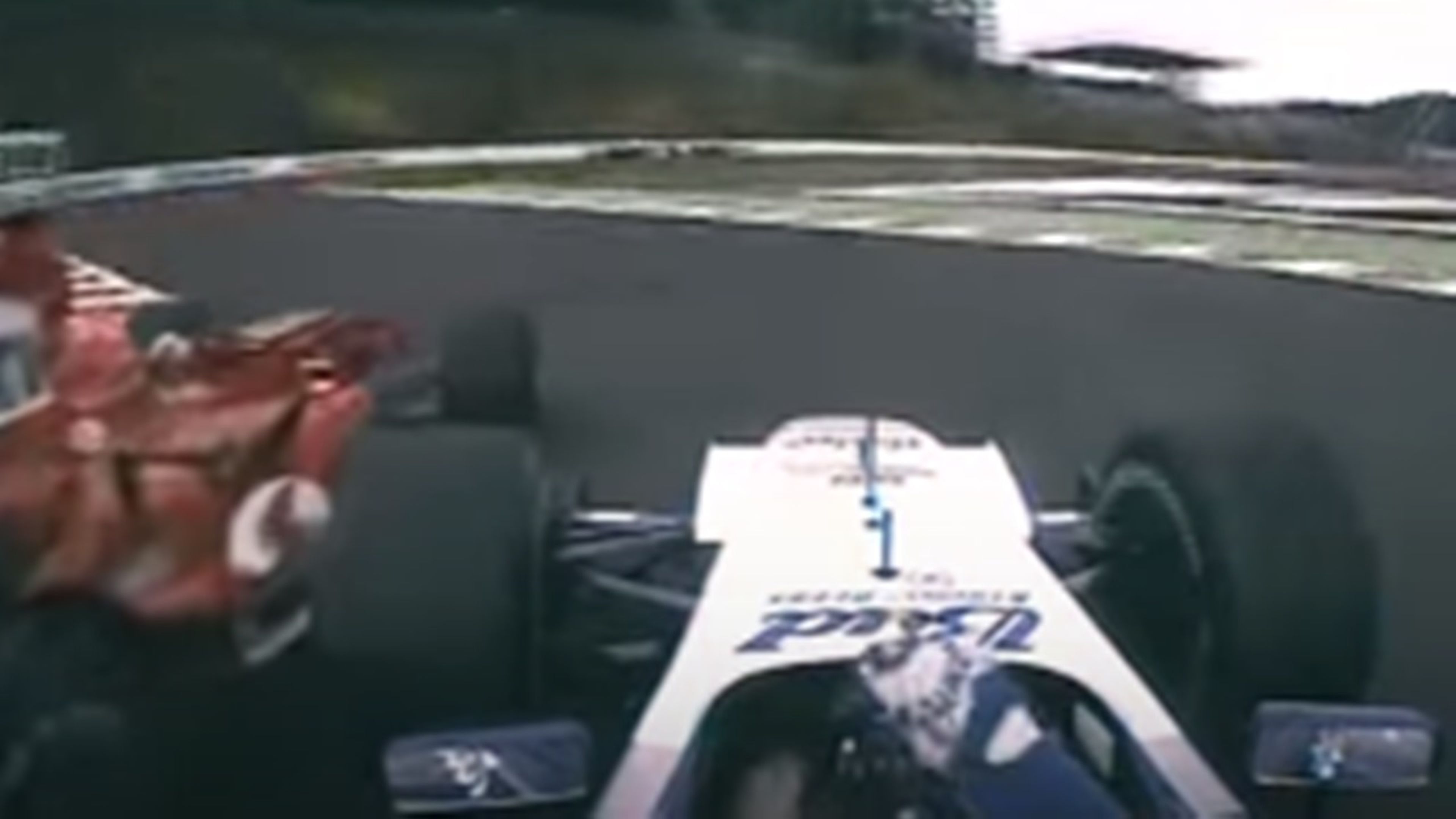 Adelantamiento de Montoya a Schumacher en el GP de Bélgica 2004