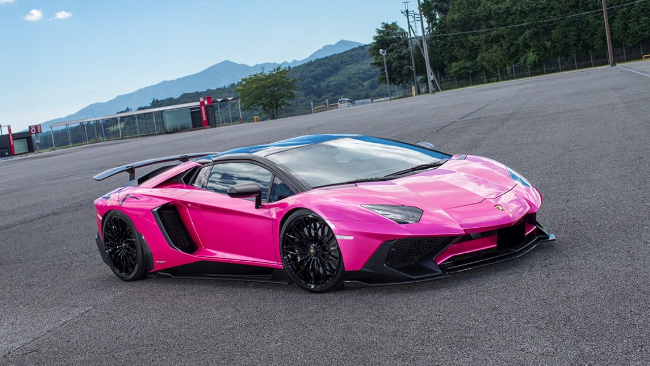 El Lamborghini Aventador SV de Liberty Walk es muy rosa -
