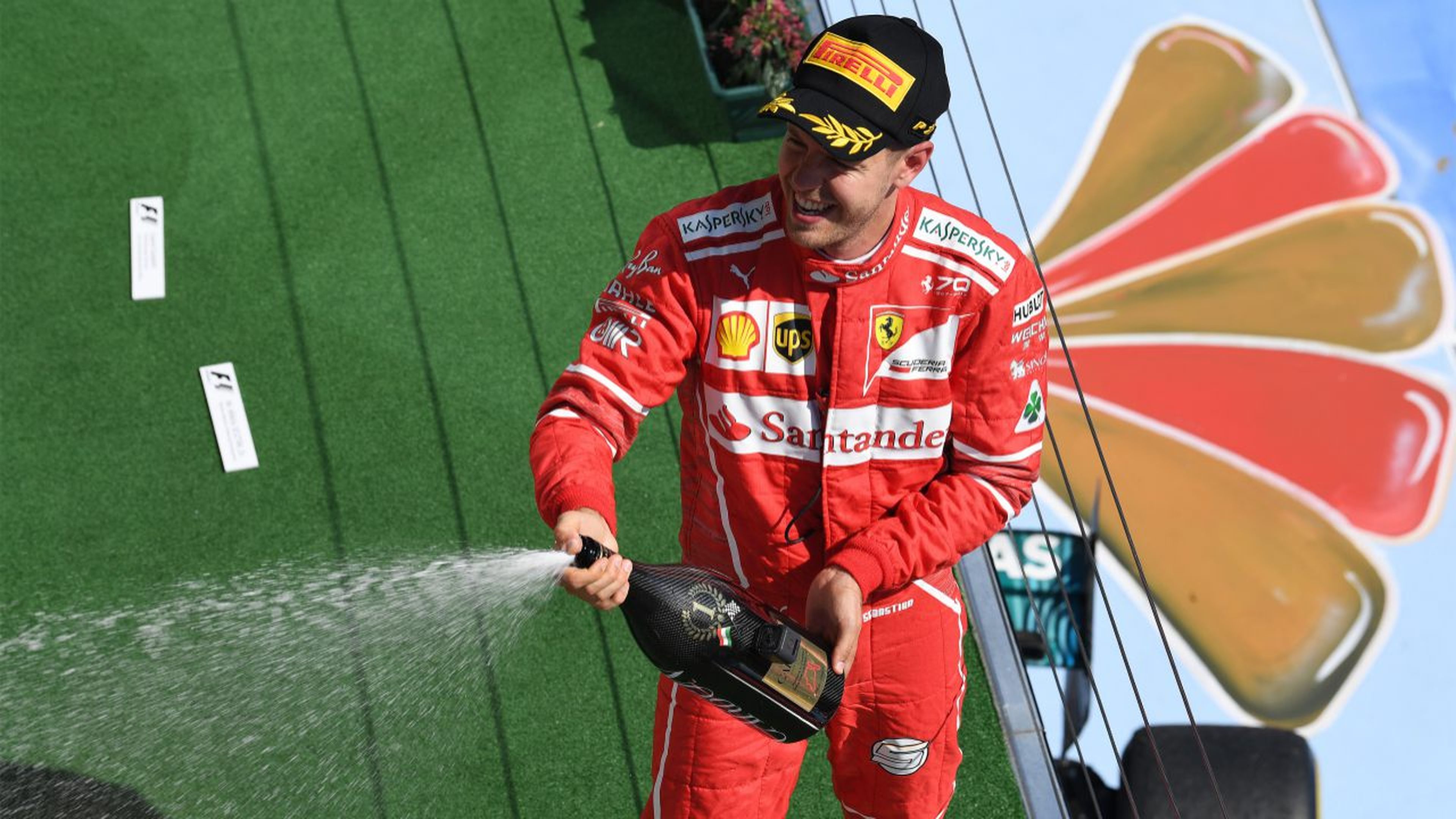 Sebastian Vettel celebra su triunfo en Hungría