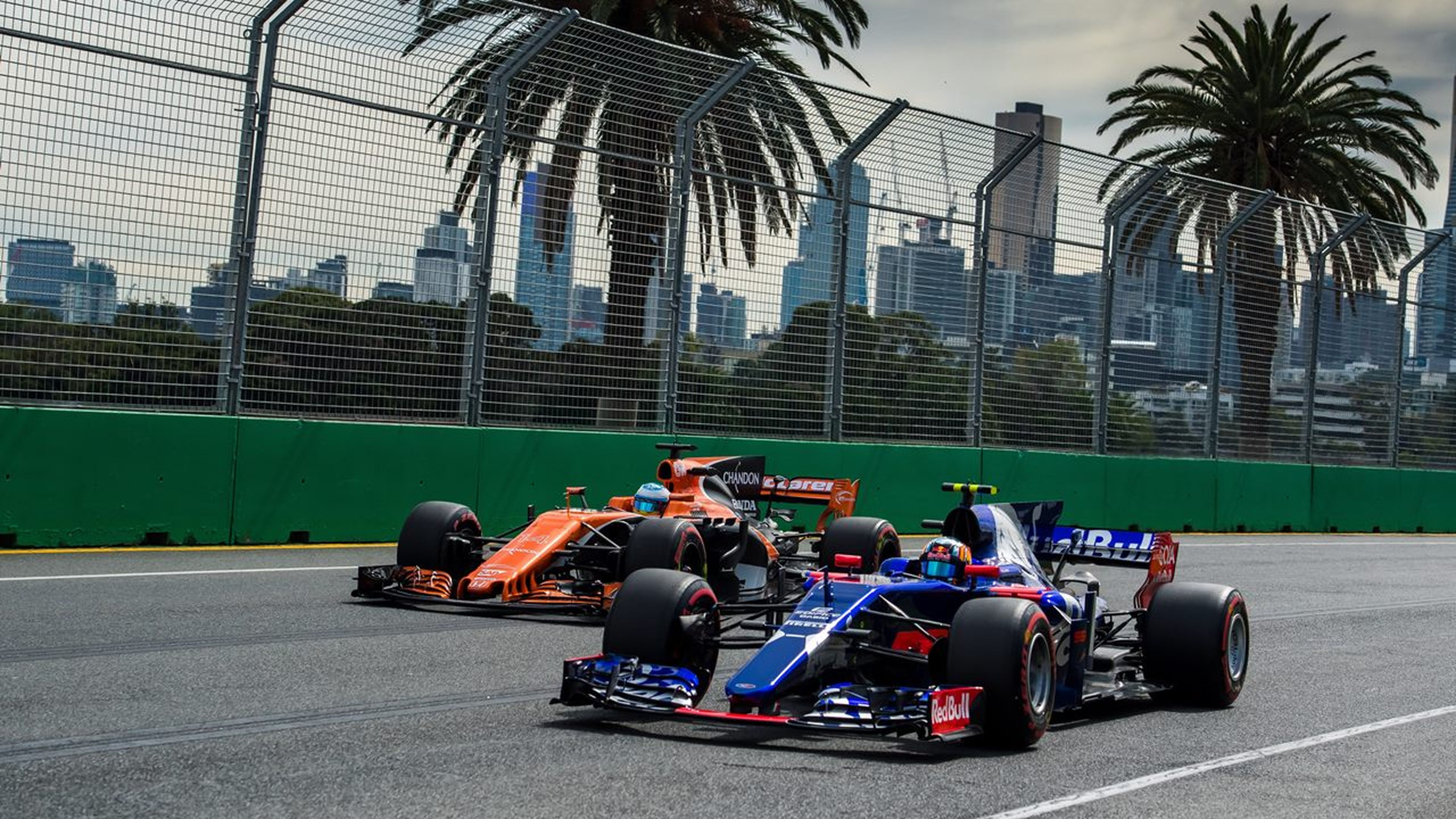 Alonso y Sainz, durante el GP de Australia