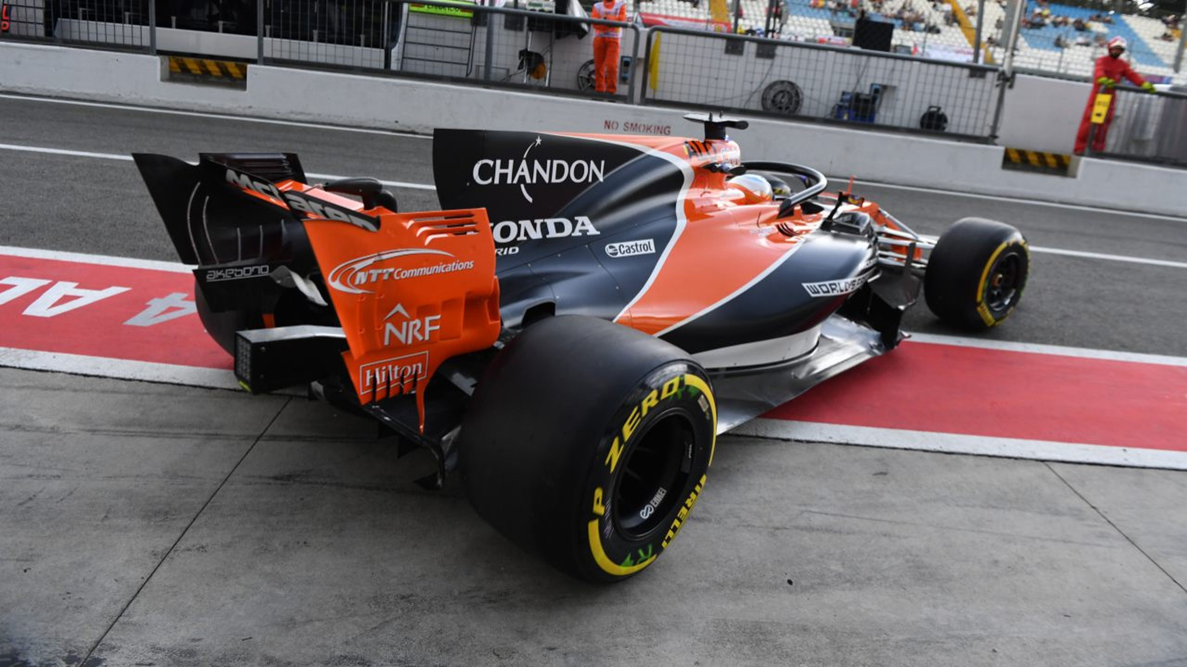 Fernando Alonso sale a la pista en Monza