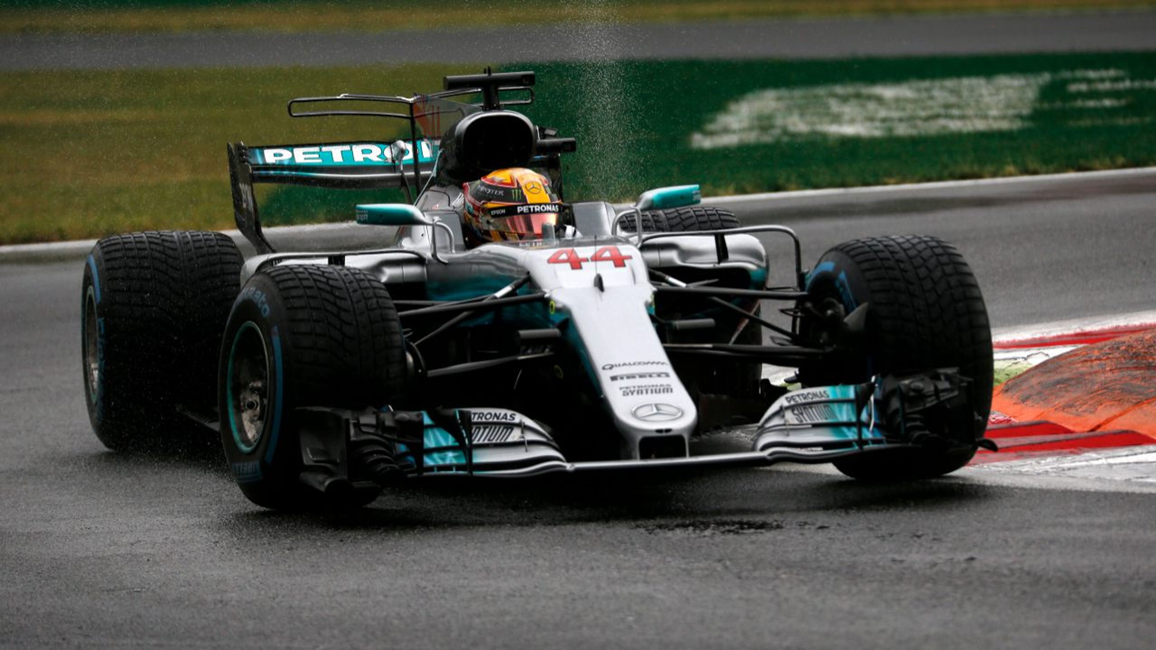 Lewis Hamilton consigue la pole en Monza