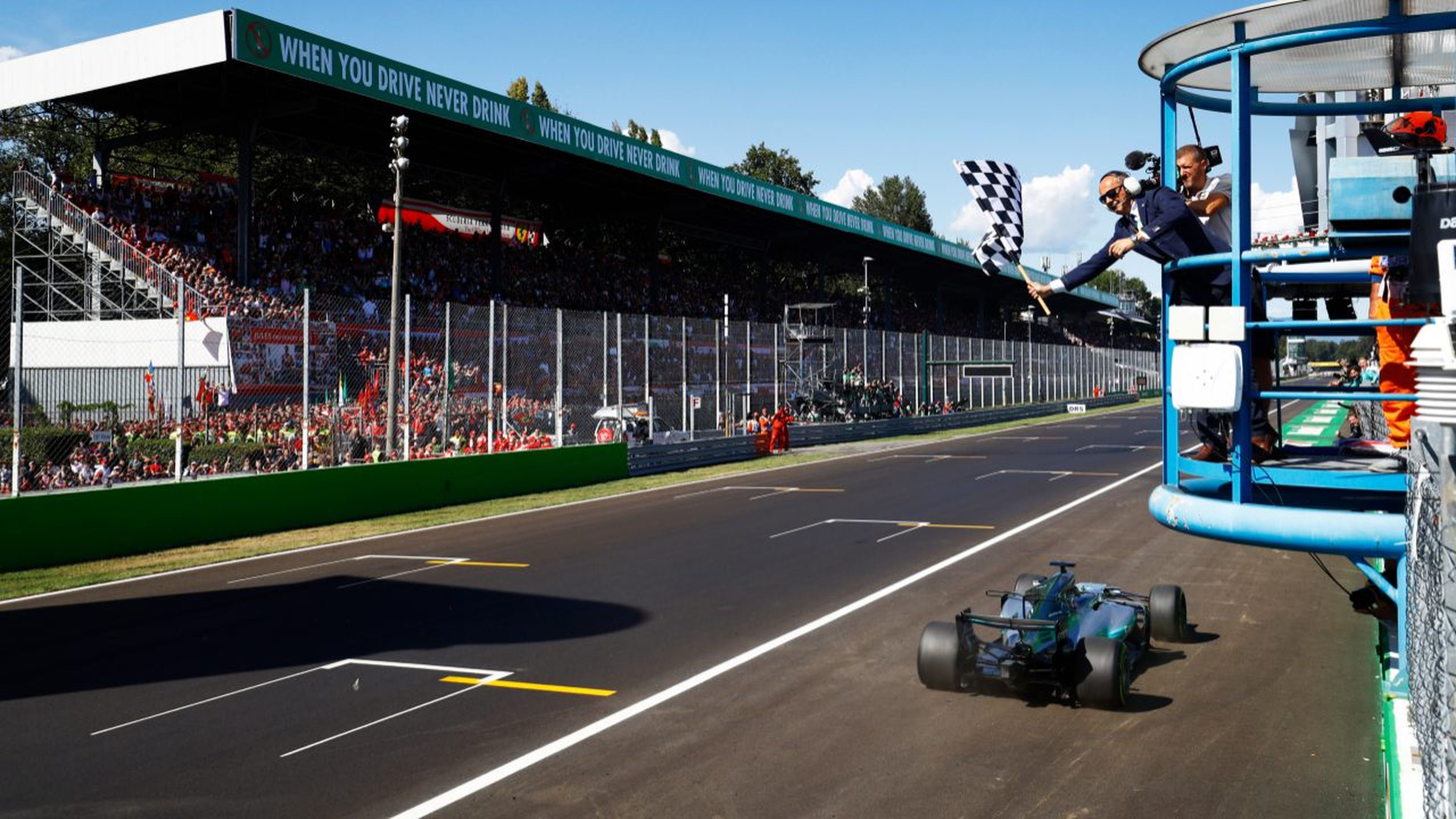 Lewis Hamilton gana en Monza