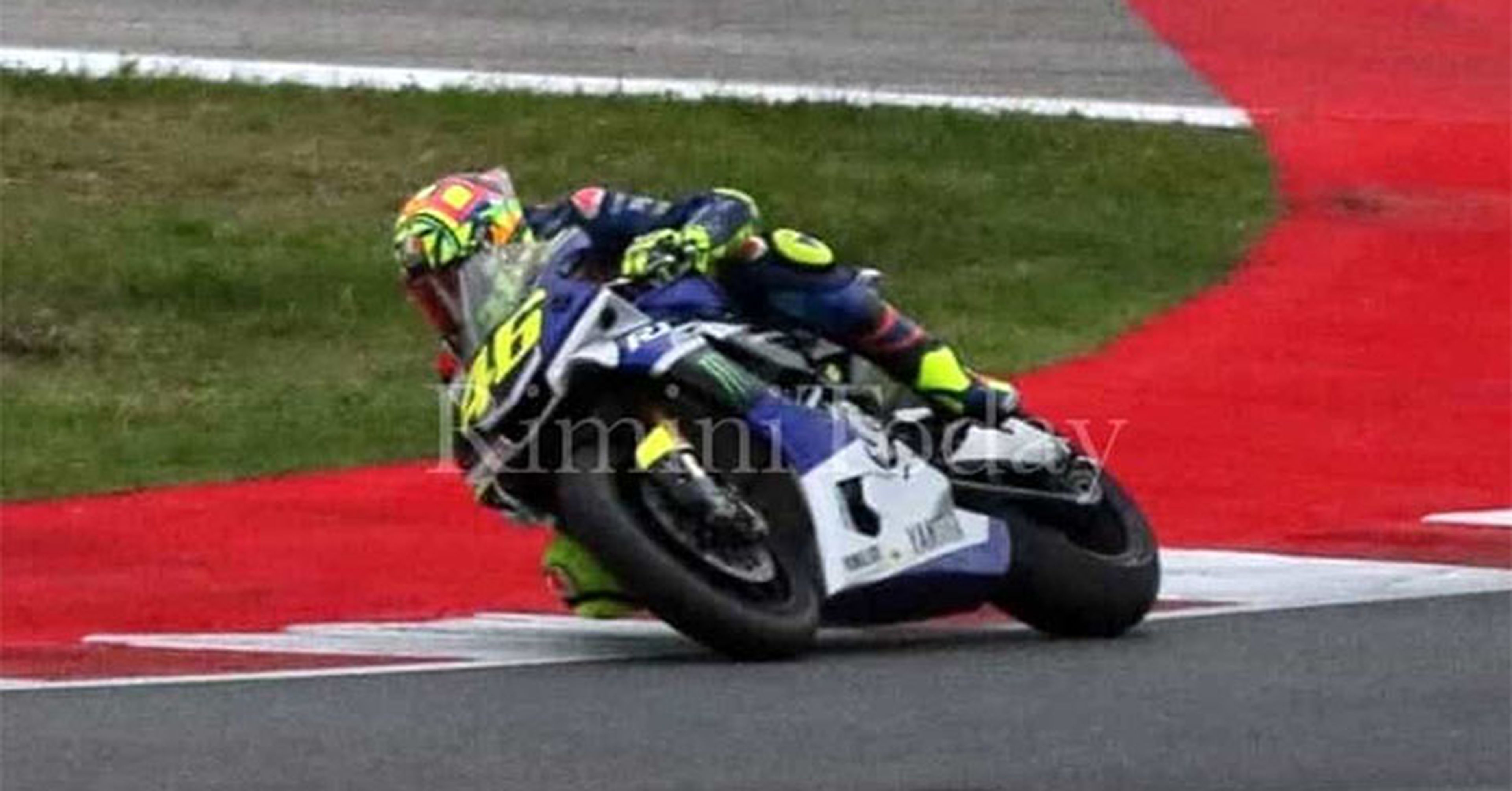 Valentino Rossi se sube a una moto 14 días después de su lesión