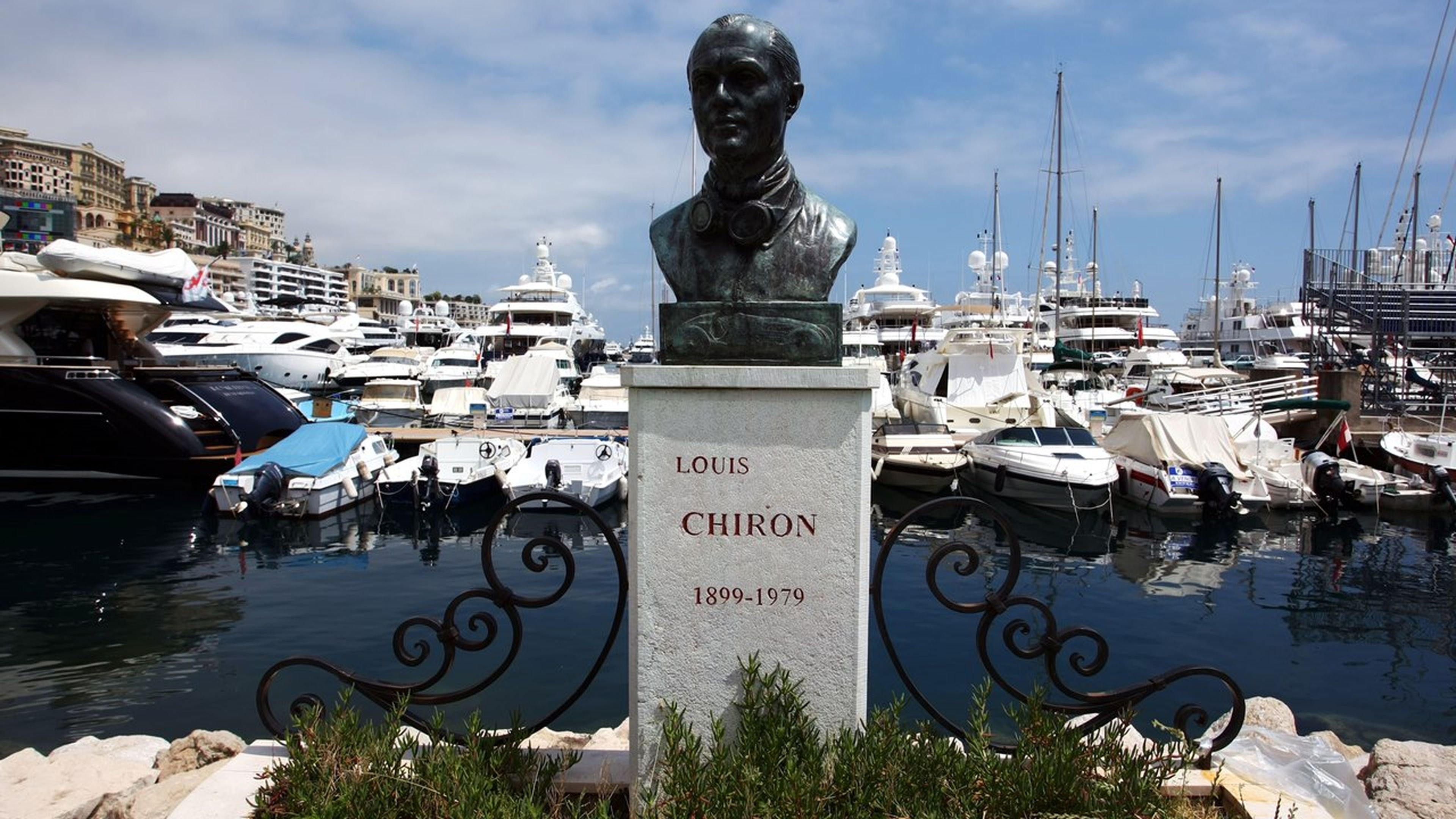 Busto de Louis Chiron en Mónaco (Sutton Motorsport)