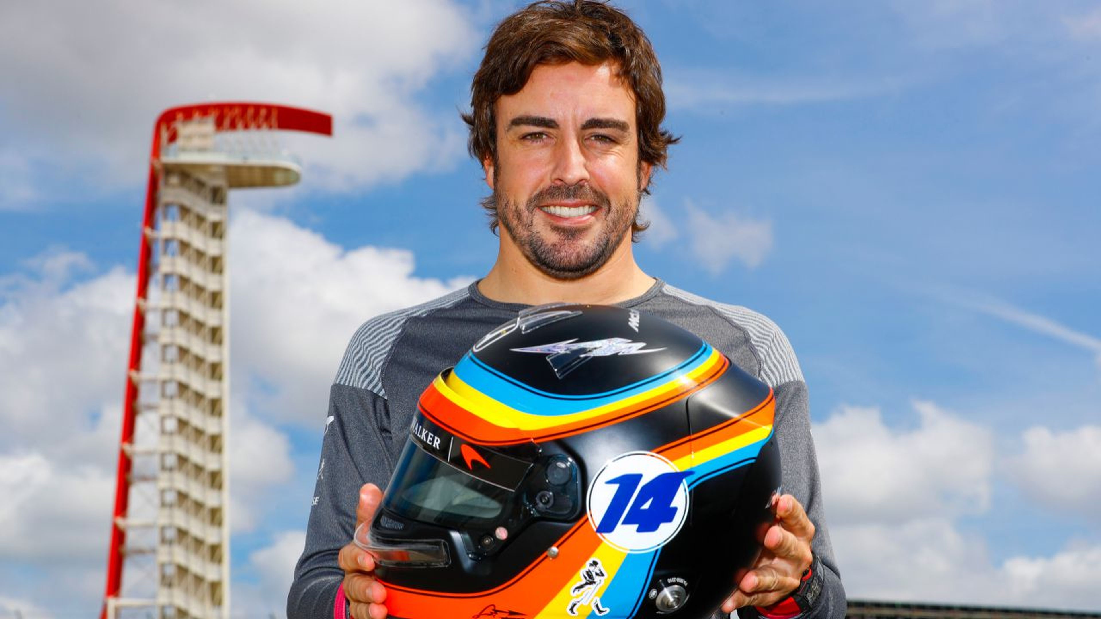 Fernando Alonso y el casco de la Indy 500