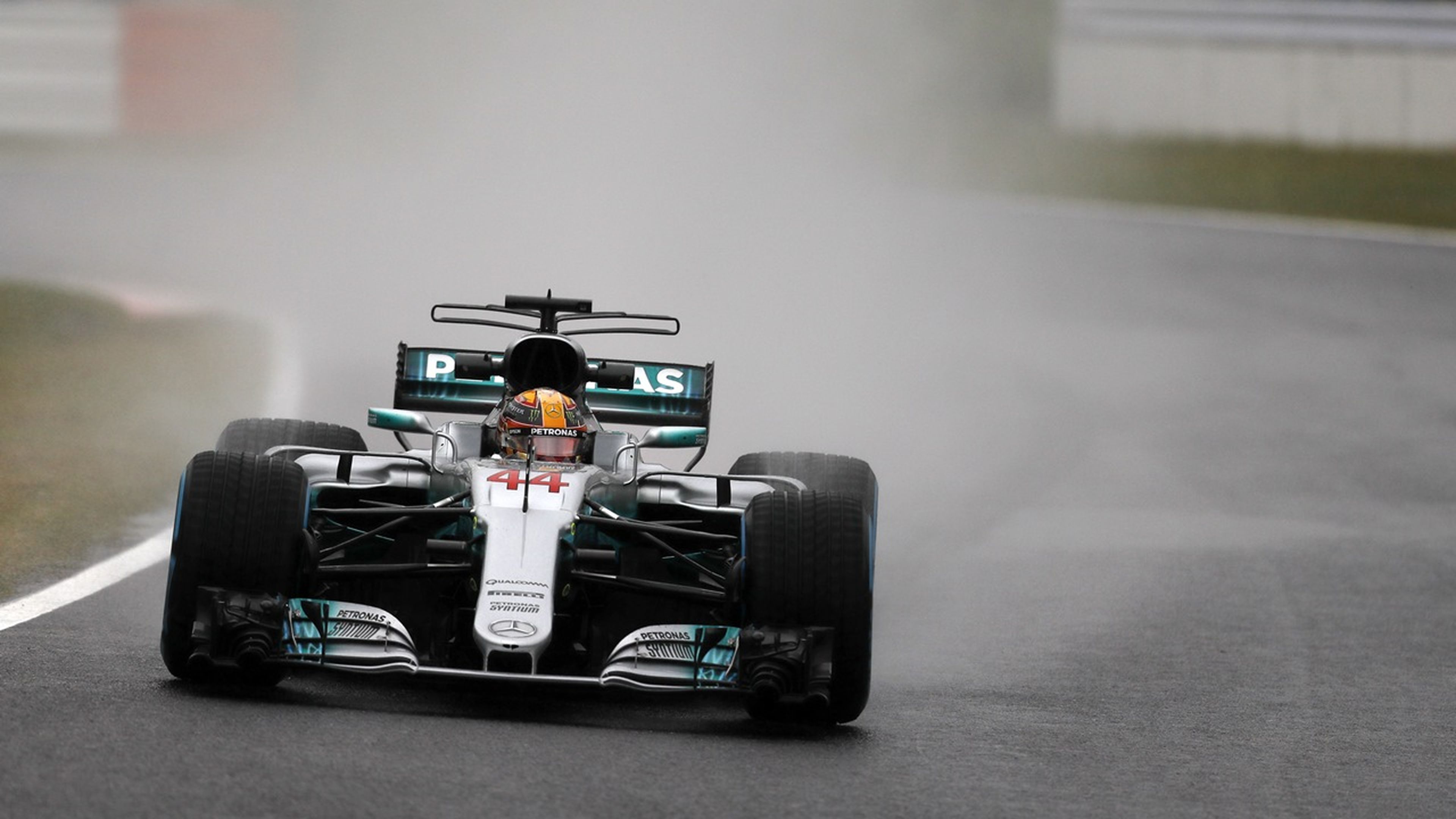 Lewis Hamilton, en los Libres 2 del GP Japón 2017