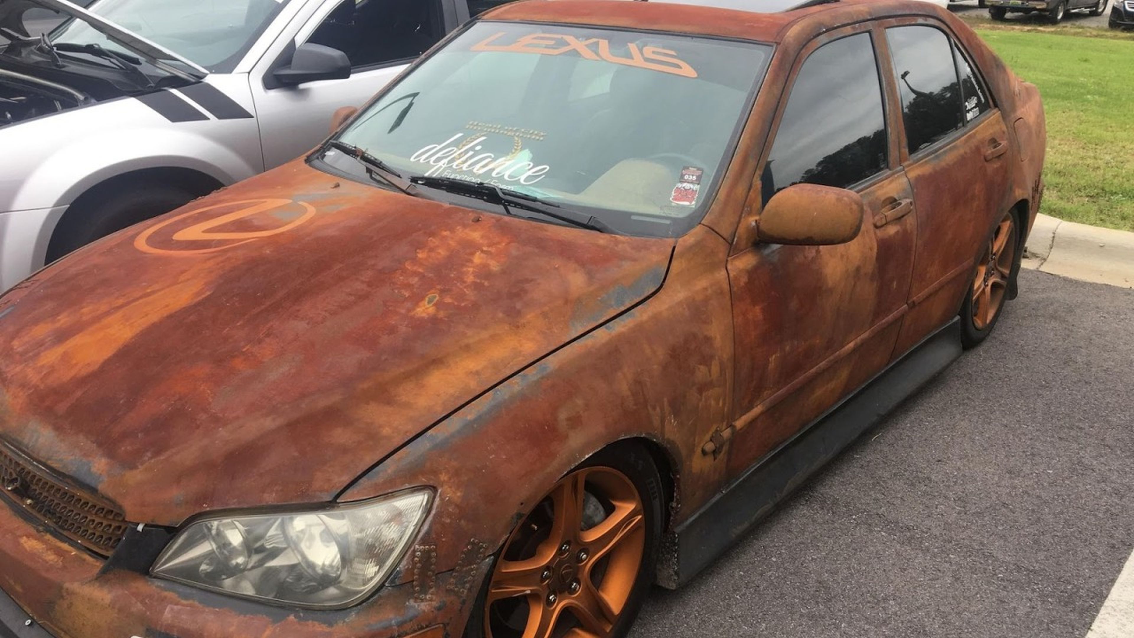 Lexus IS oxidado