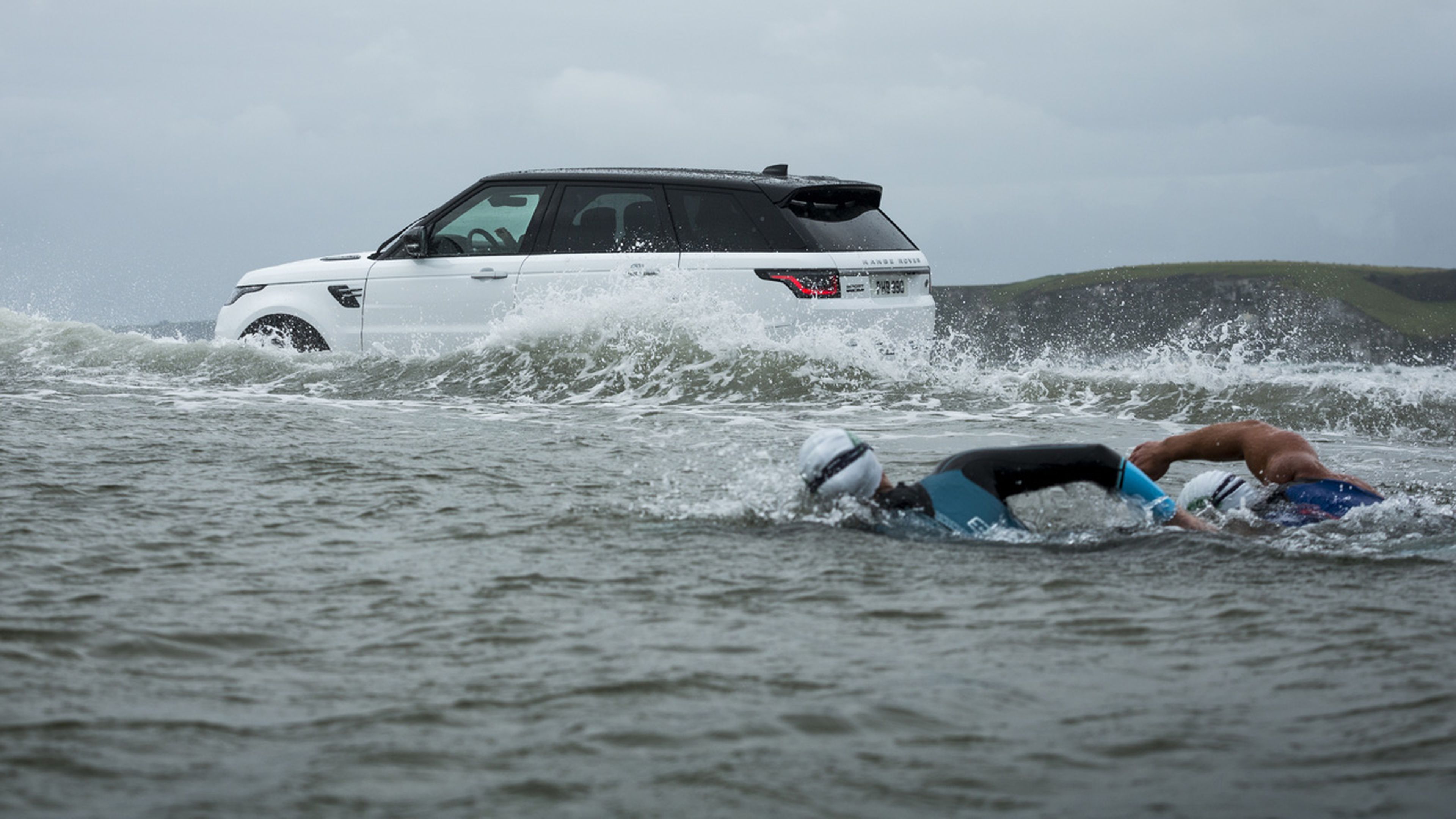 El Range Rover Sport 2018 se enfrenta a las marea