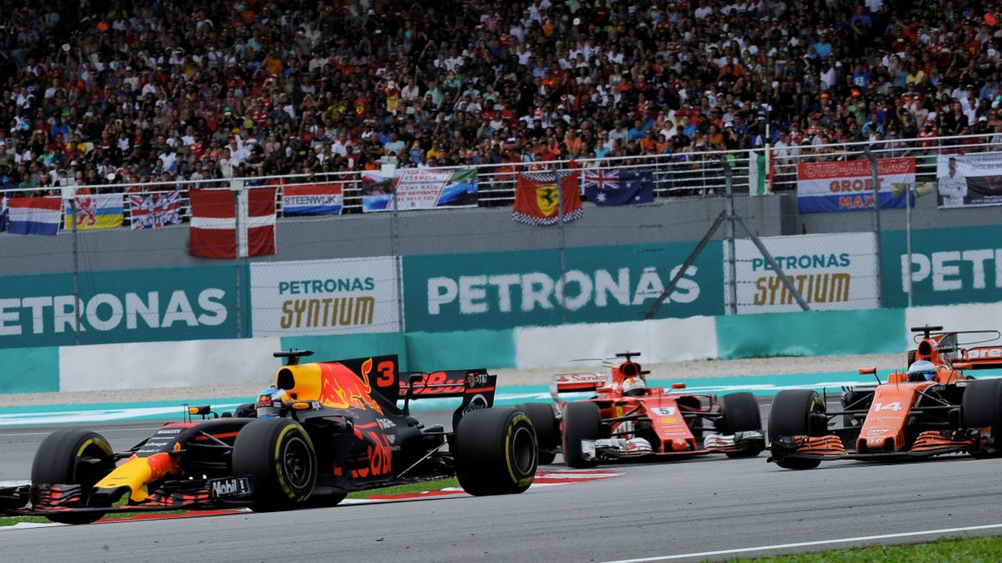 Ricciardo, Alonso y Vettel en el GP de Malasia