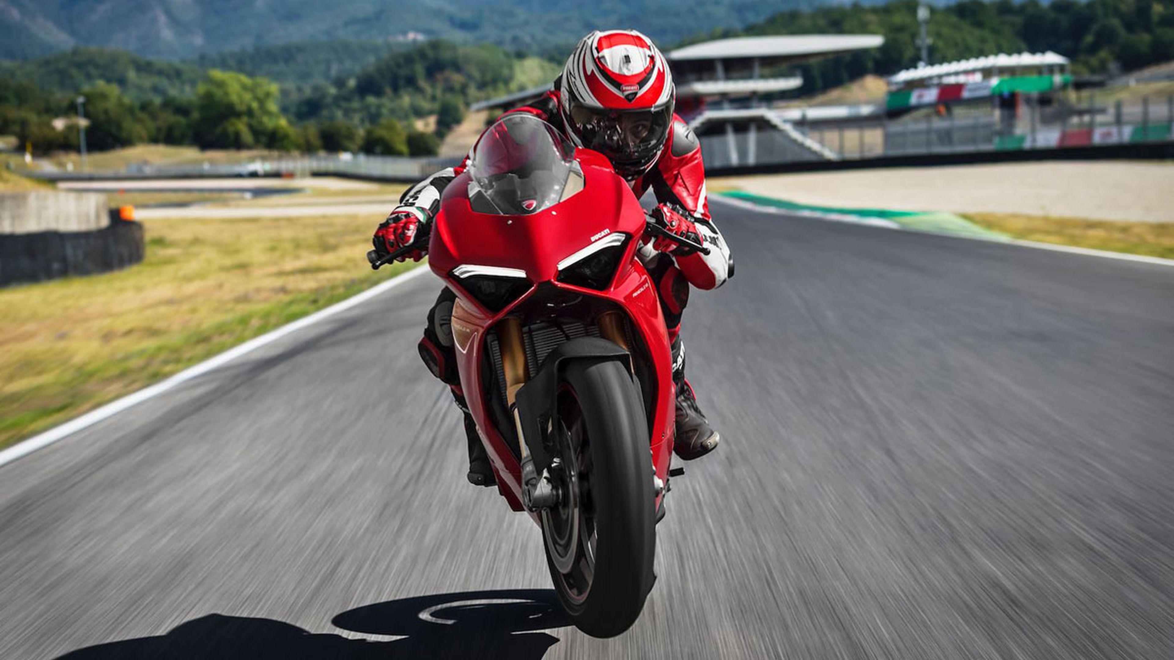 Ducati Panigale V4 frontal