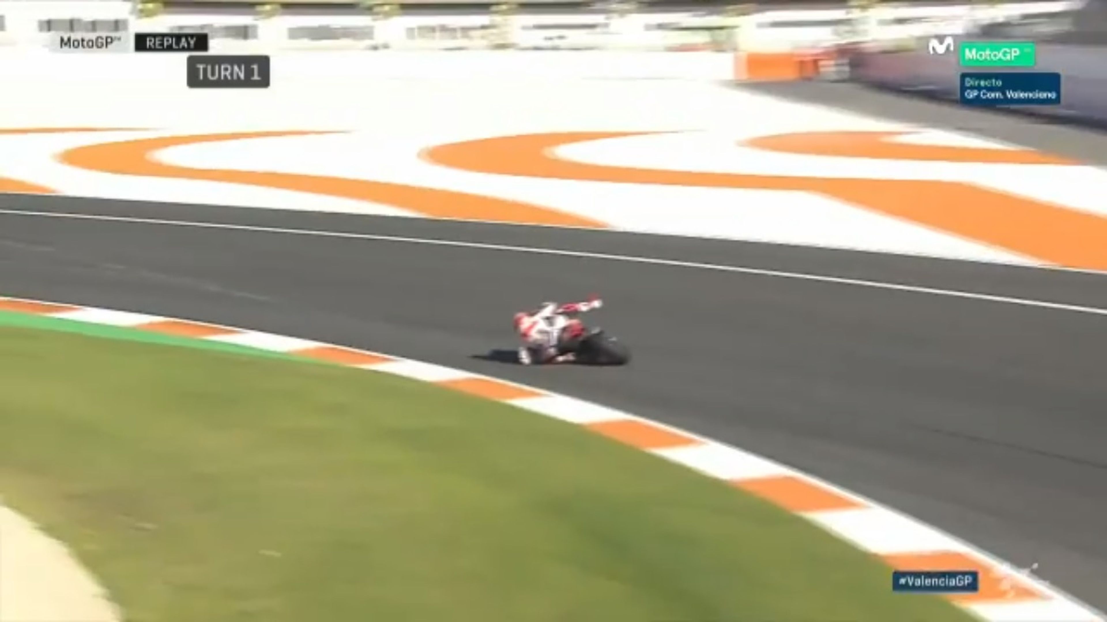 Espectacular salvada de Marc Márquez durante la carrera de MotoGP en Valencia