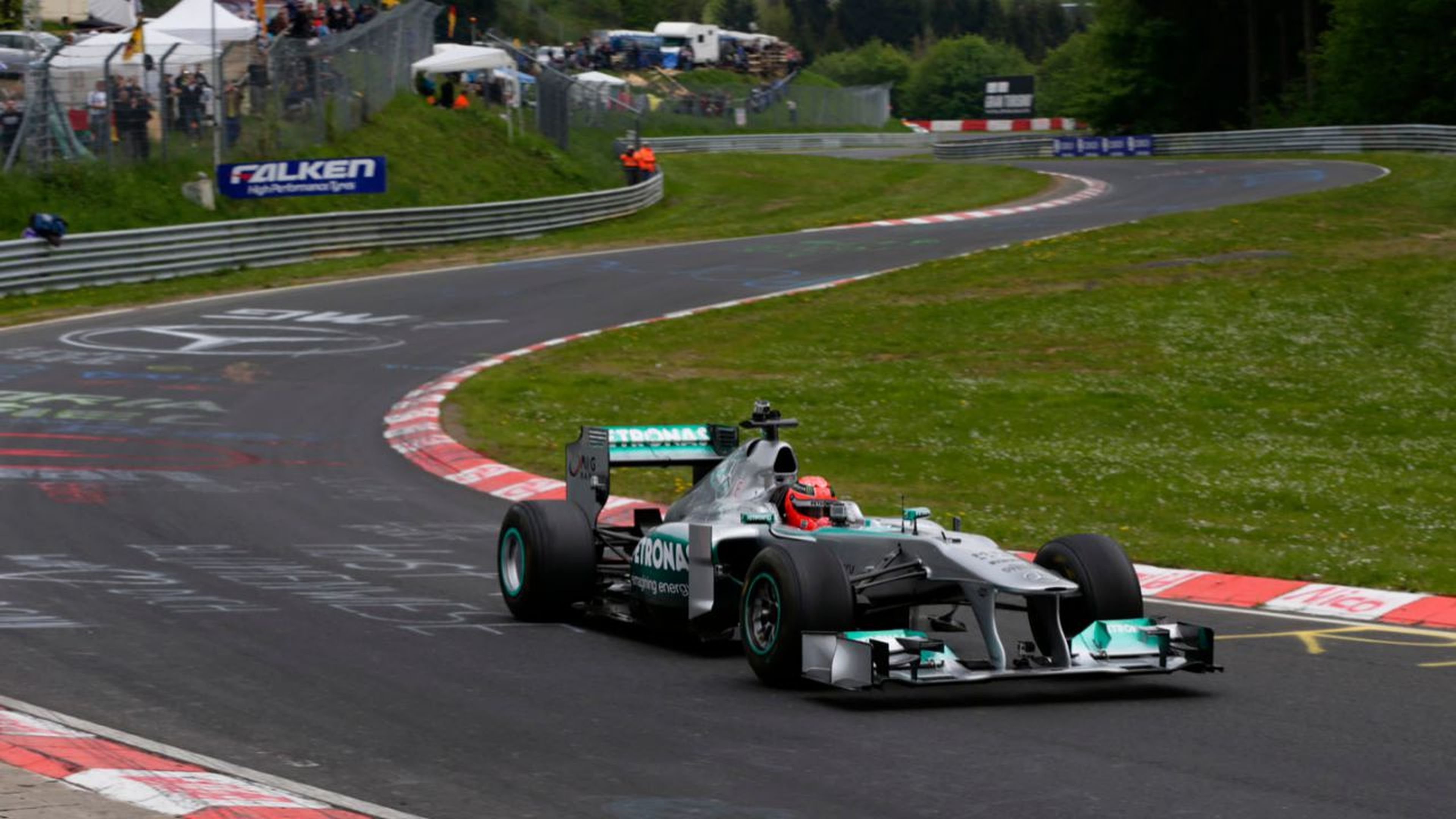 Schumacher rueda en el Nurburgring Nordschleife
