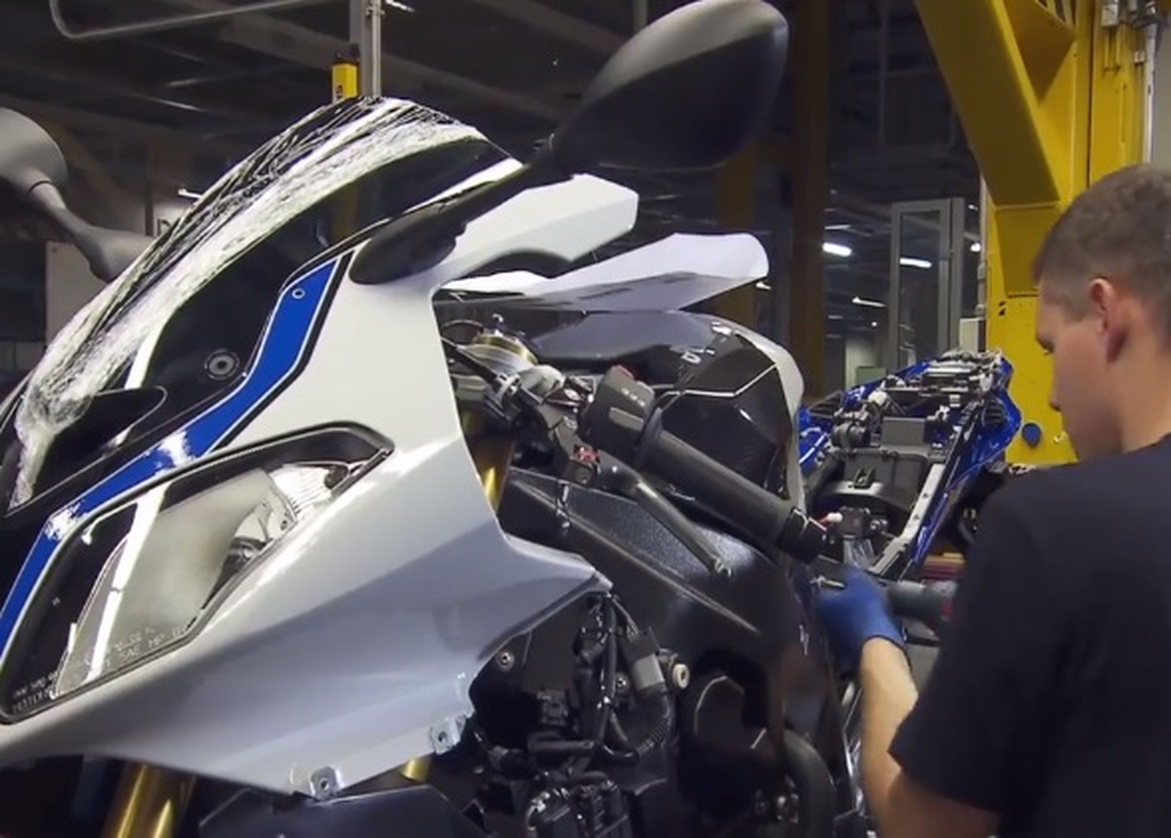 VÍDEO: Cómo se construye una moto BMW desde cero