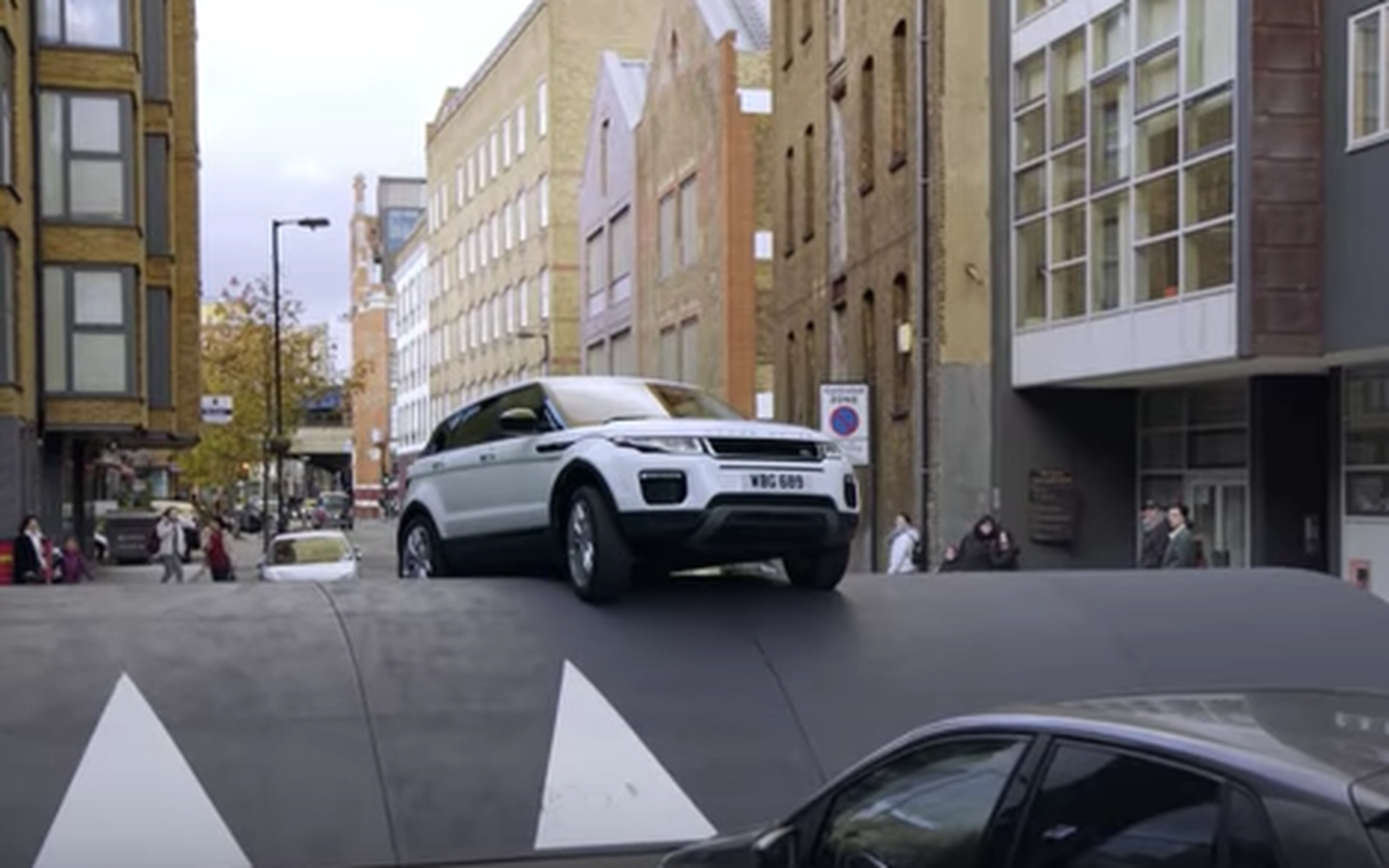 Range Rover Evoque y el badén más grande del mundo