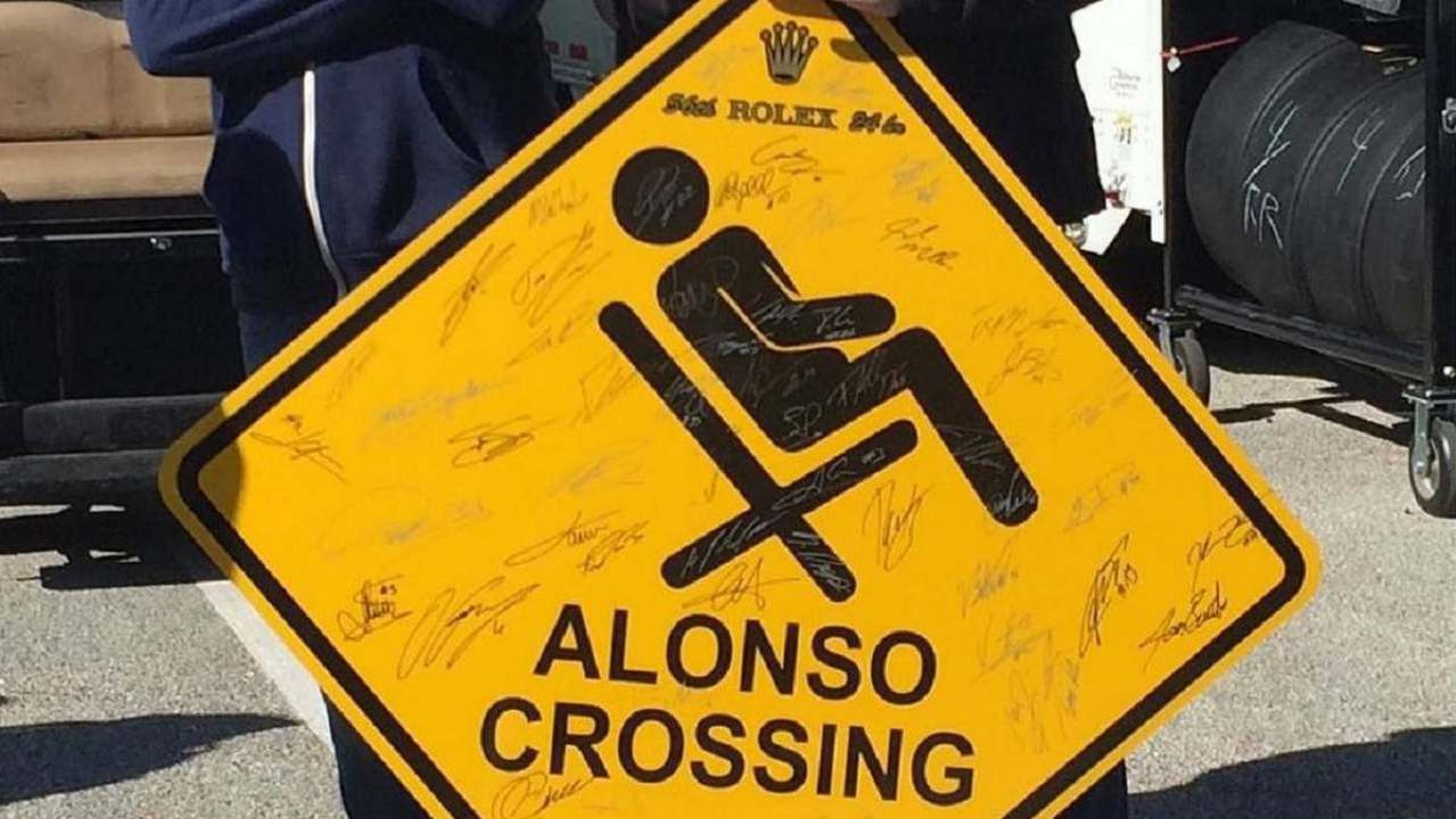 Alonso crossing (Daytona)