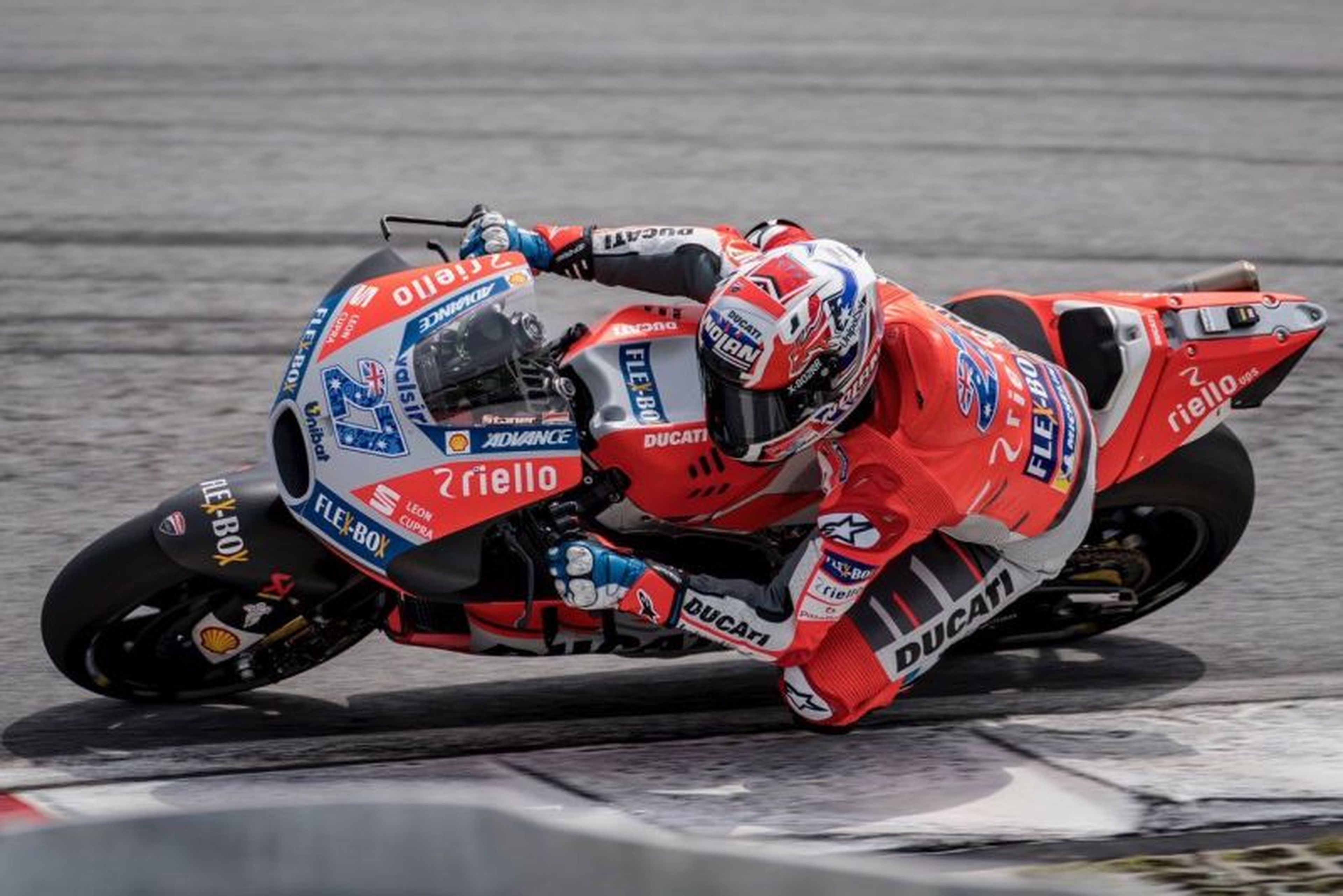 Casey Stoner, a los mandos de la Ducati GP18