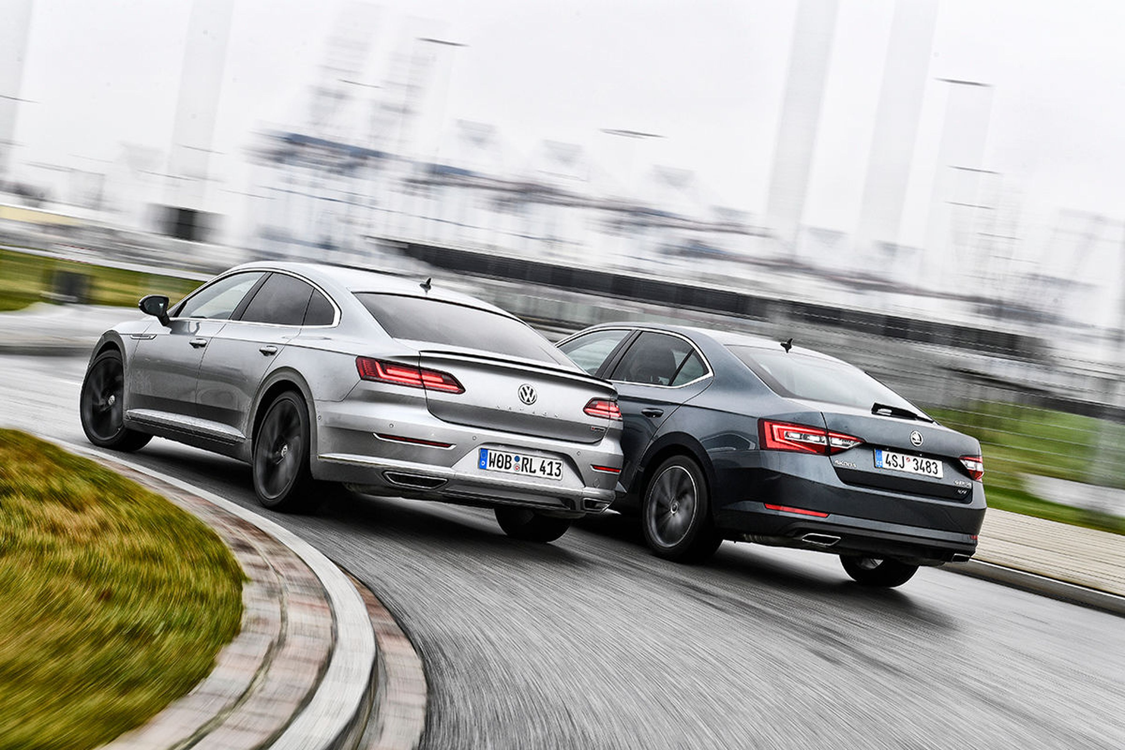 Comparativa: Volkswagen Arteon y el Skoda Superb