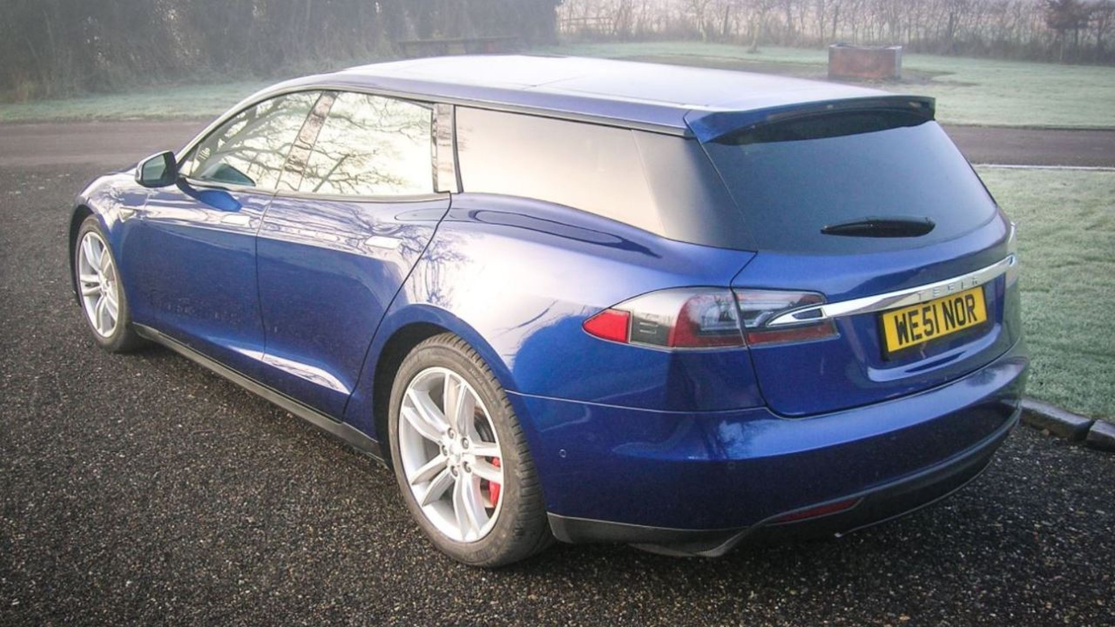 Tesla Model S familiar