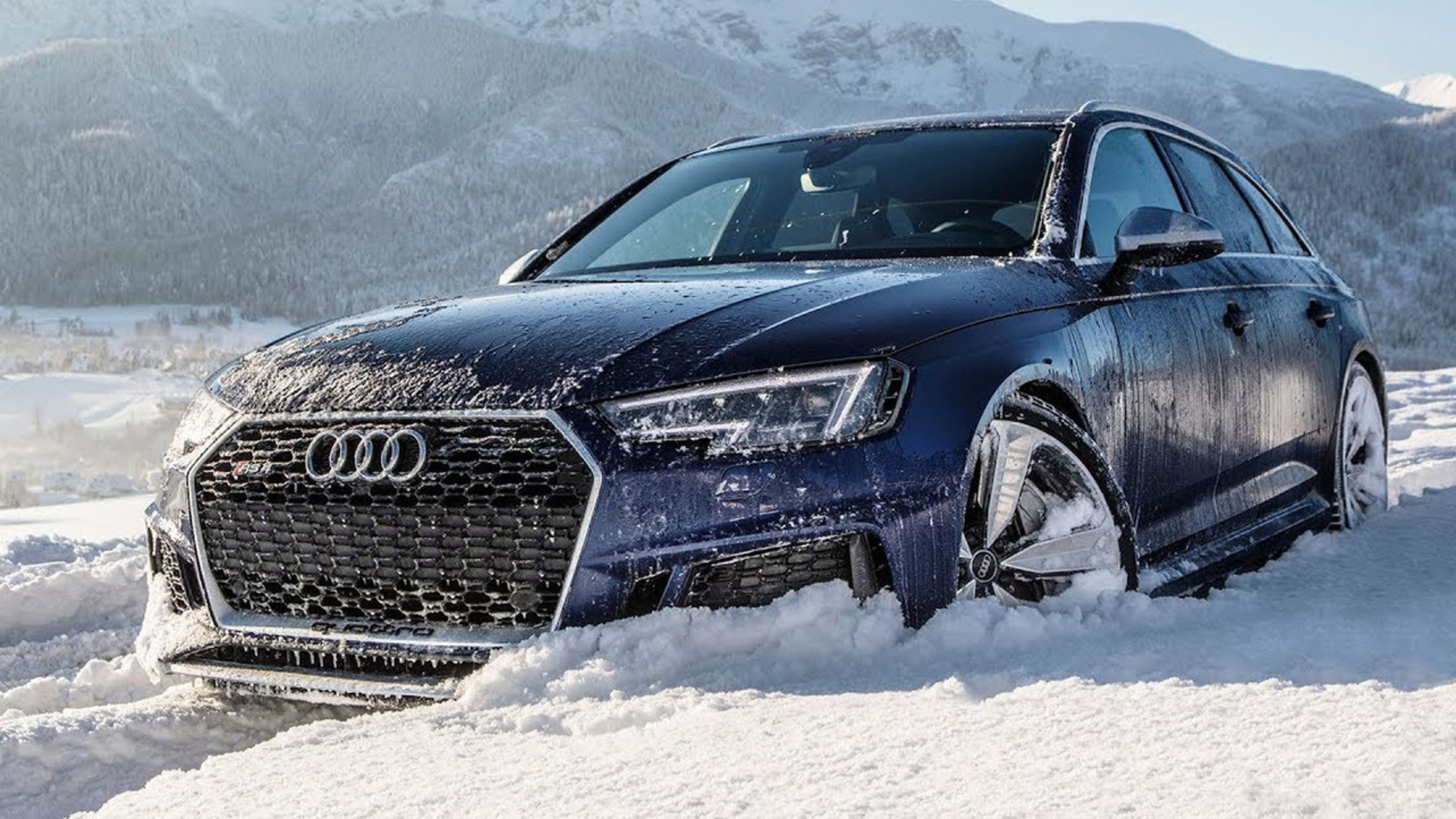 Audi RS 4 Avant en nieve