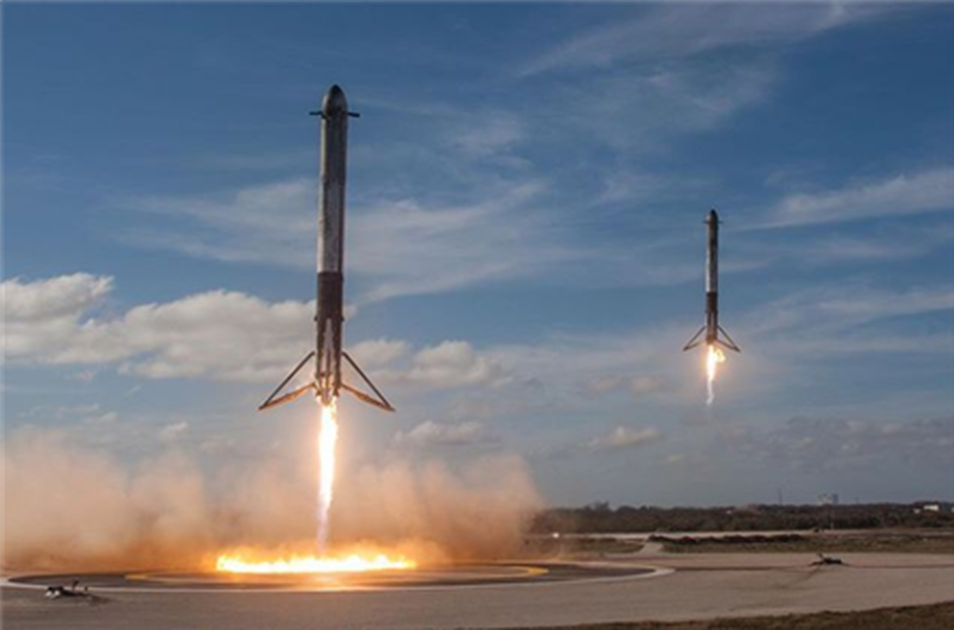 cohete Falcon Heavy de Space X despega con un Tesla Roadster