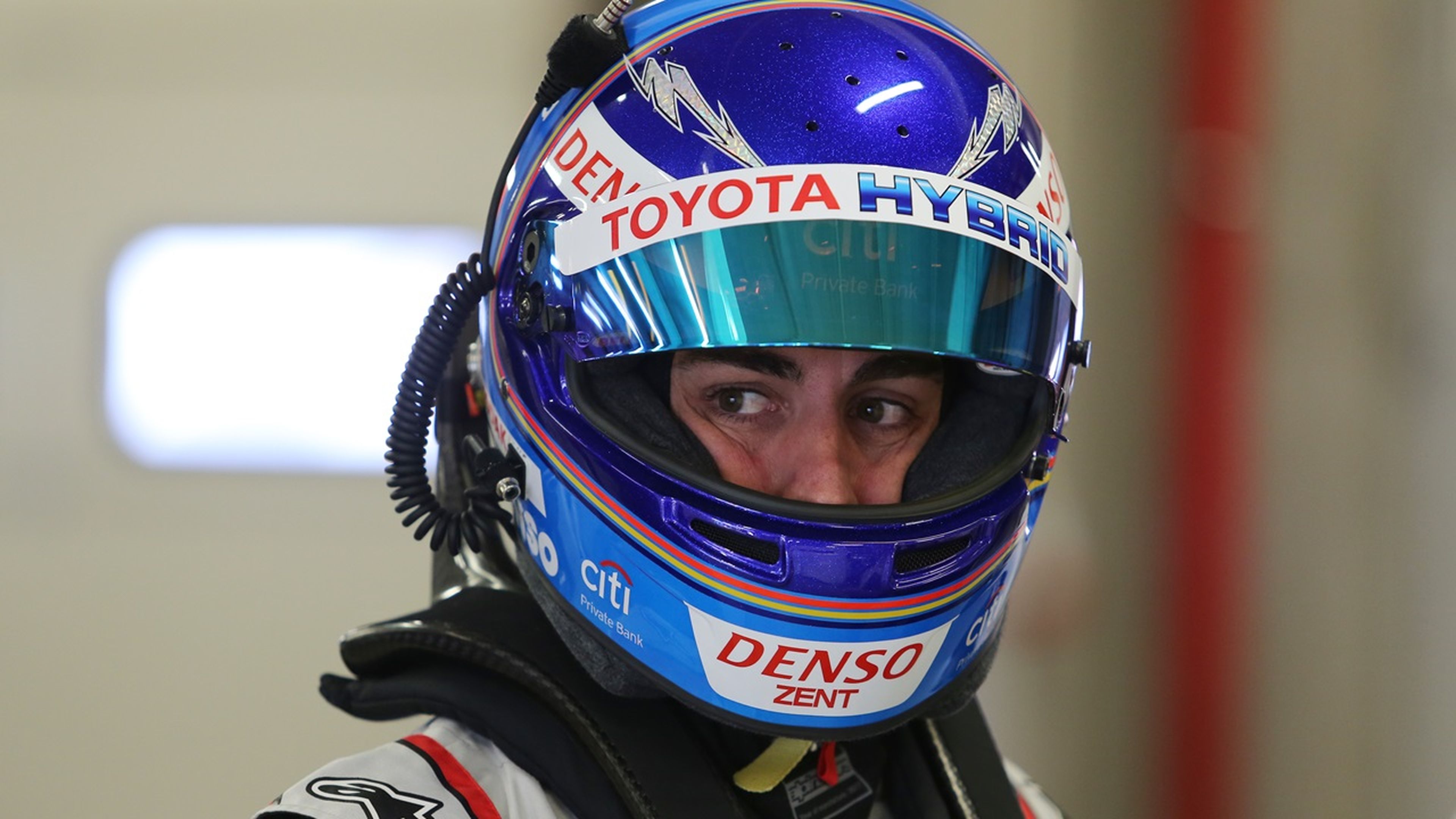 Fernando Alonso prueba el Toyota TS050 Hybrid para Le Mans