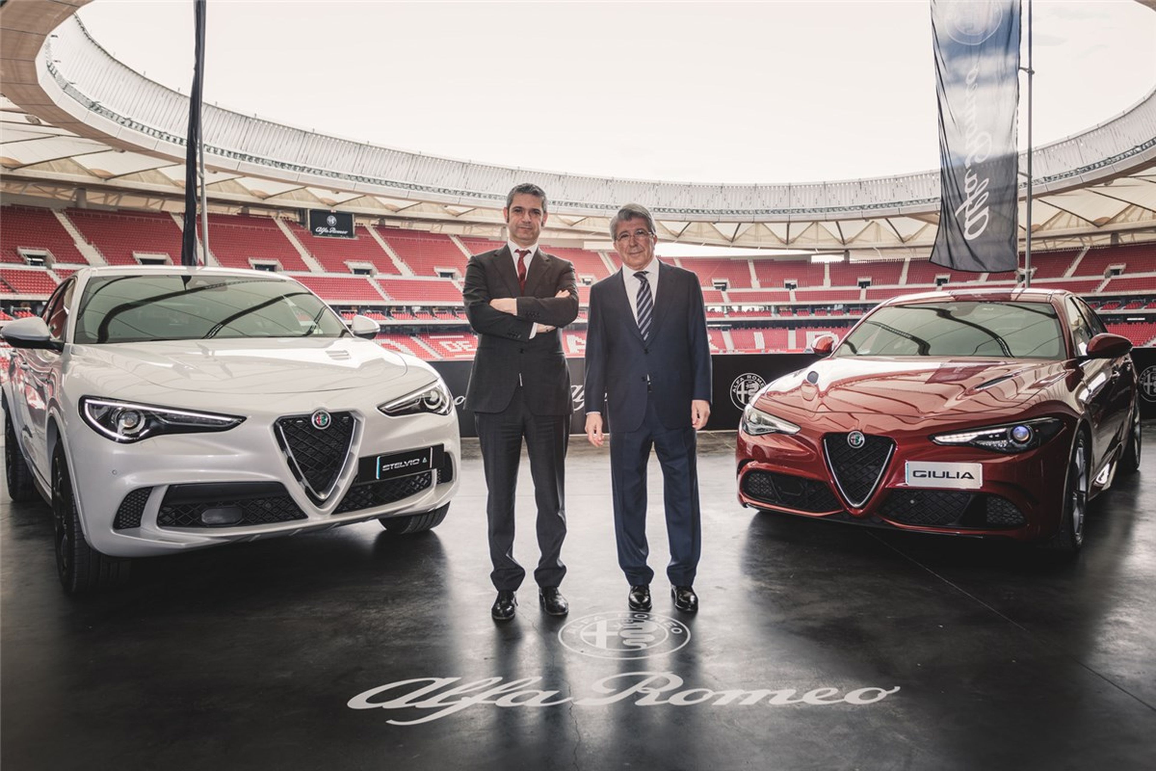 Los jugadores del Atlético de Madrid prueban el nuevo Alfa Romeo Stelvio Q en el Wanda