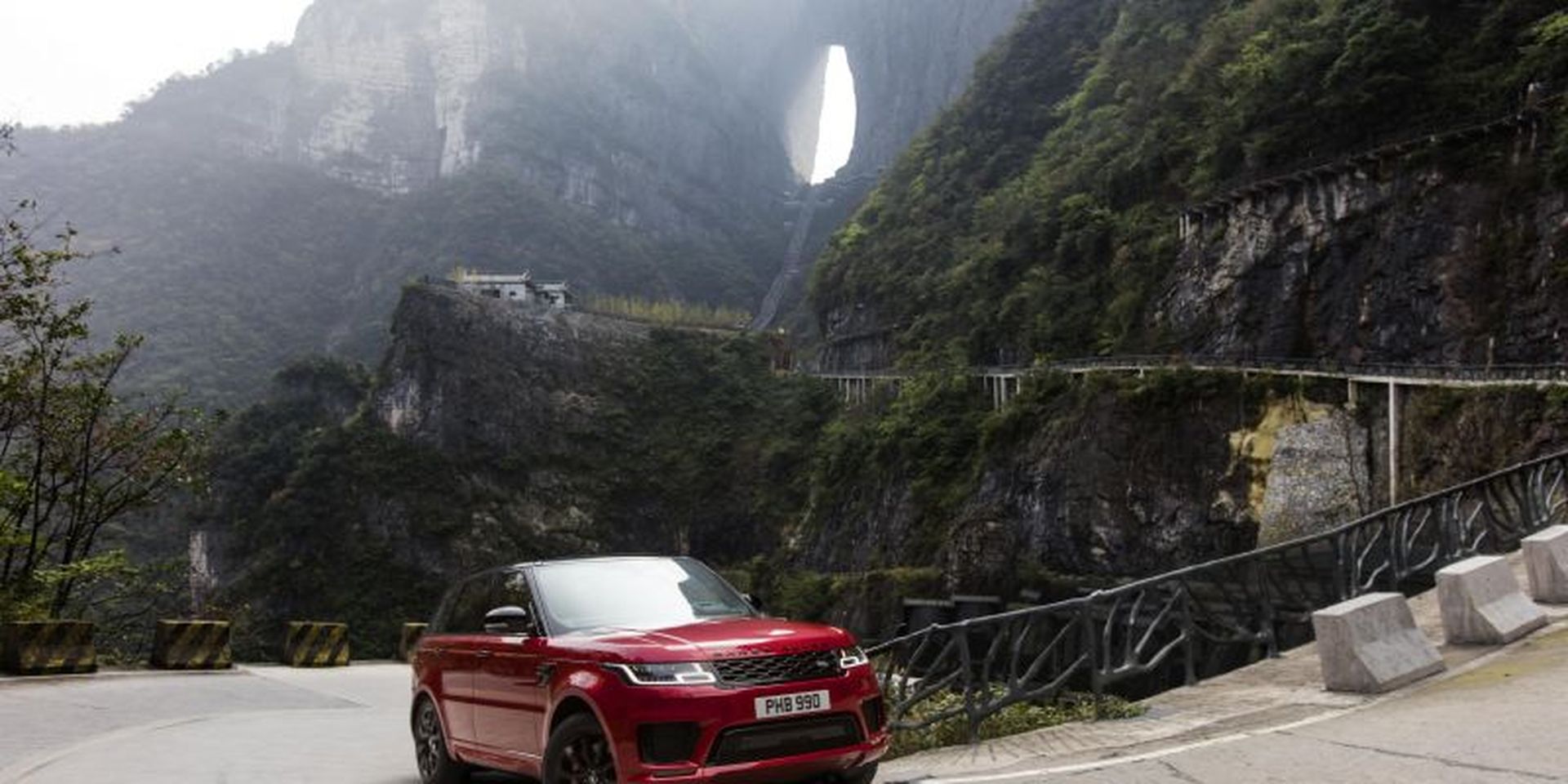 El Range Rover Sport PHEV sube hasta la 'Puerta del Cielo'