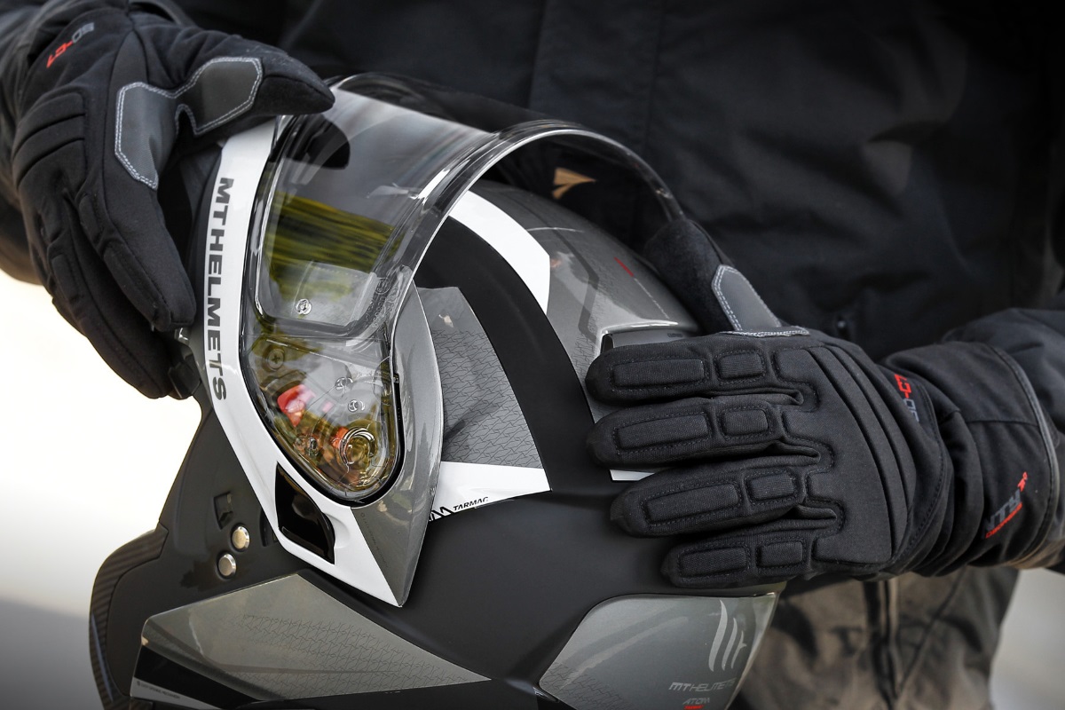 cinta hacerte molestar Ropa Será obligatorio llevar guantes en la moto? La DGT más cerca de dar luz  verde -- Motos -- Autobild.es