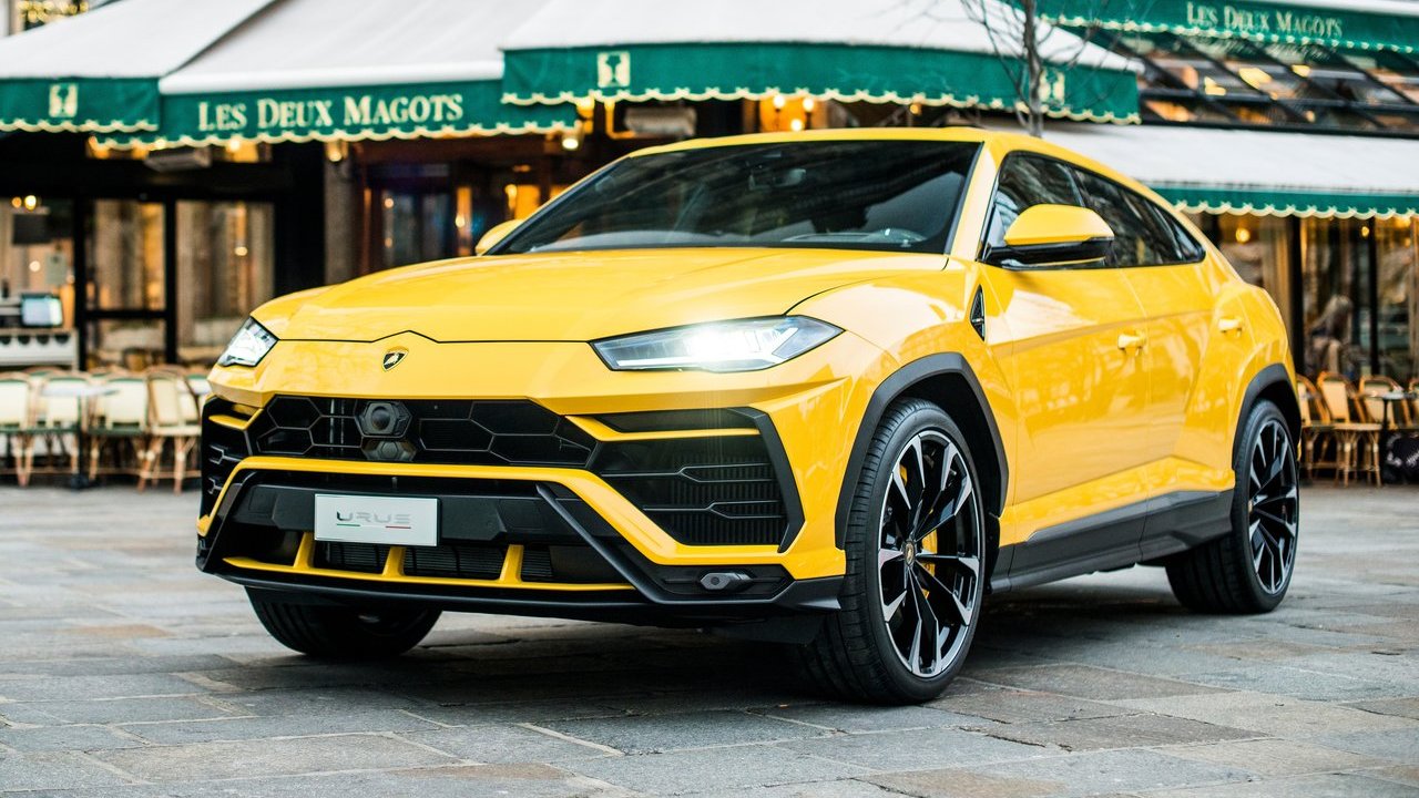 Puede el Lamborghini Urus quitarle ventas al Lamborghini Huracán? --  