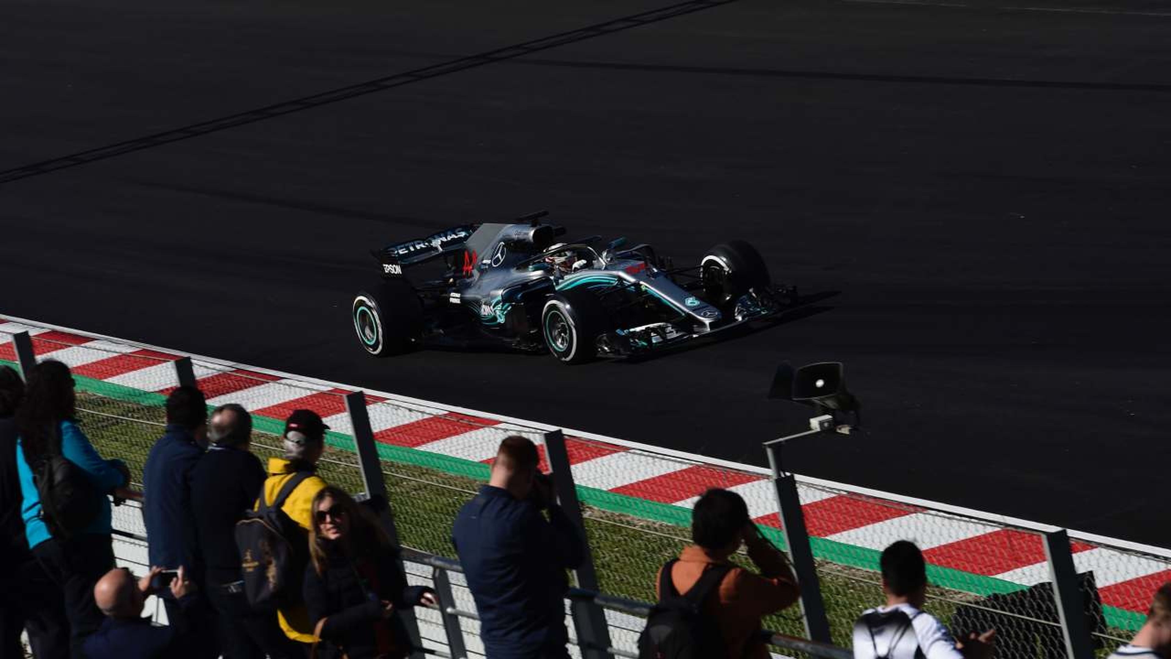 Lewis Hamilton en los test de Barcelona