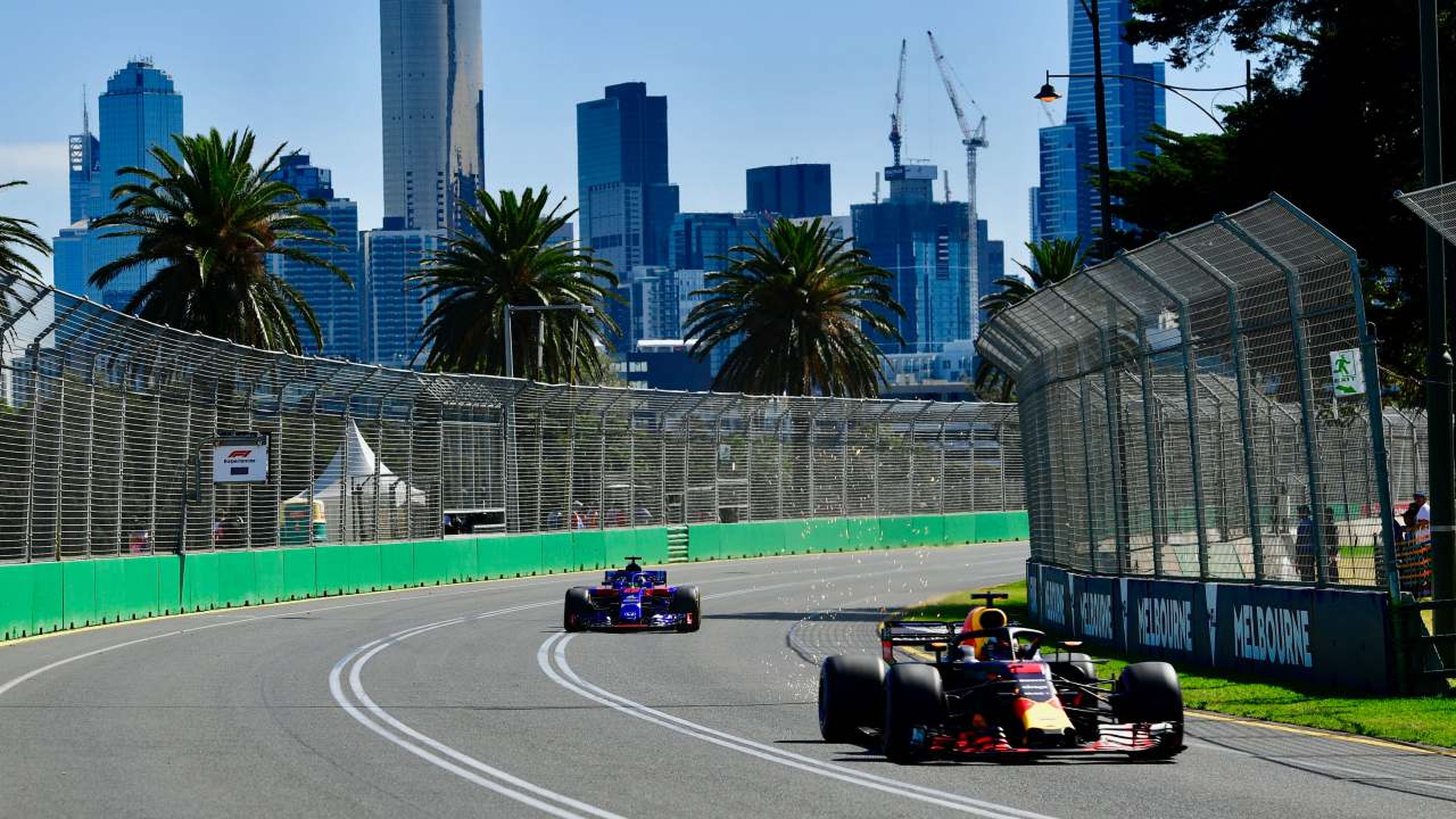 Verstappen en los Libres 2 del GP Australia