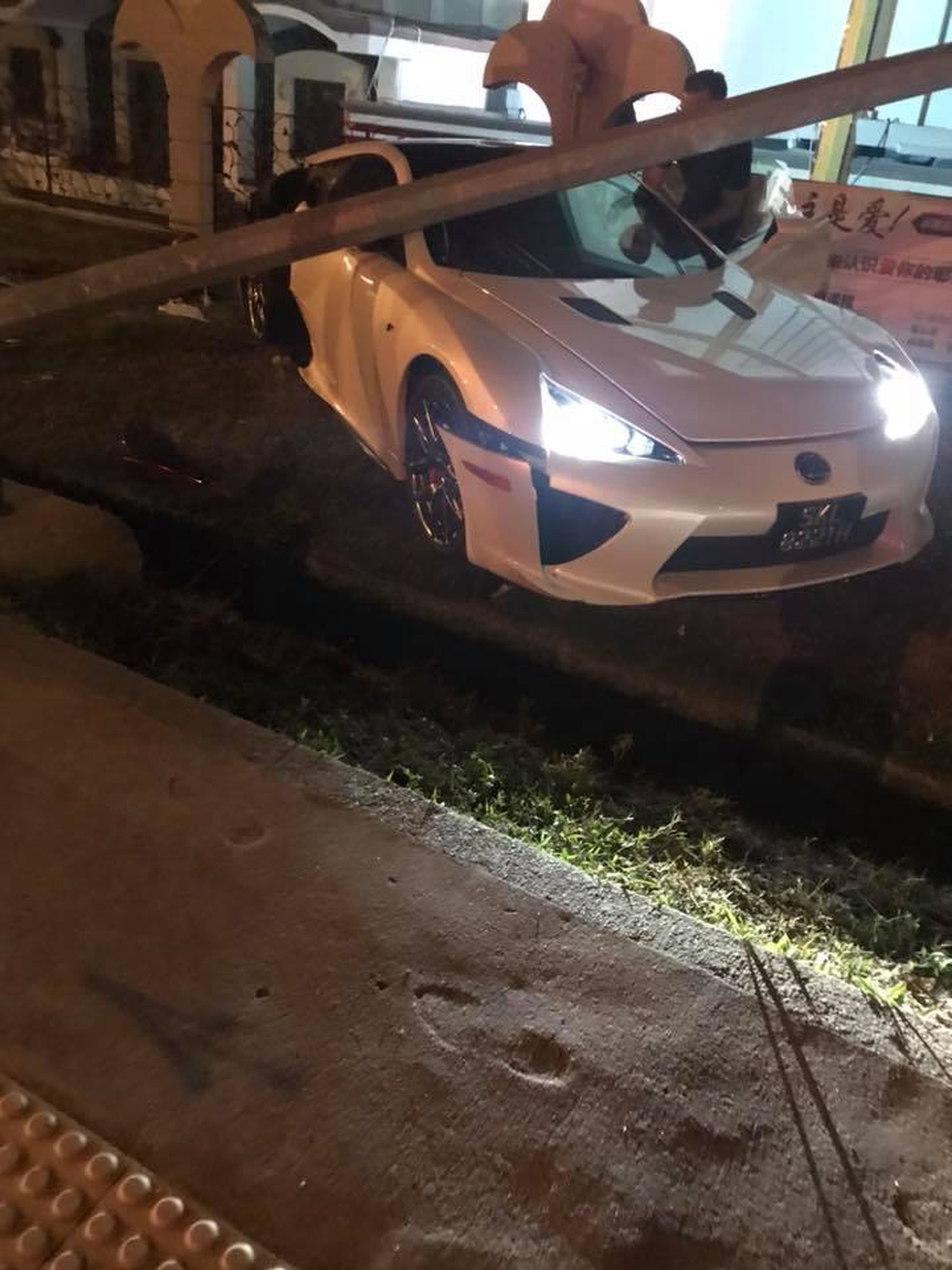 Accidente Lexus LFA