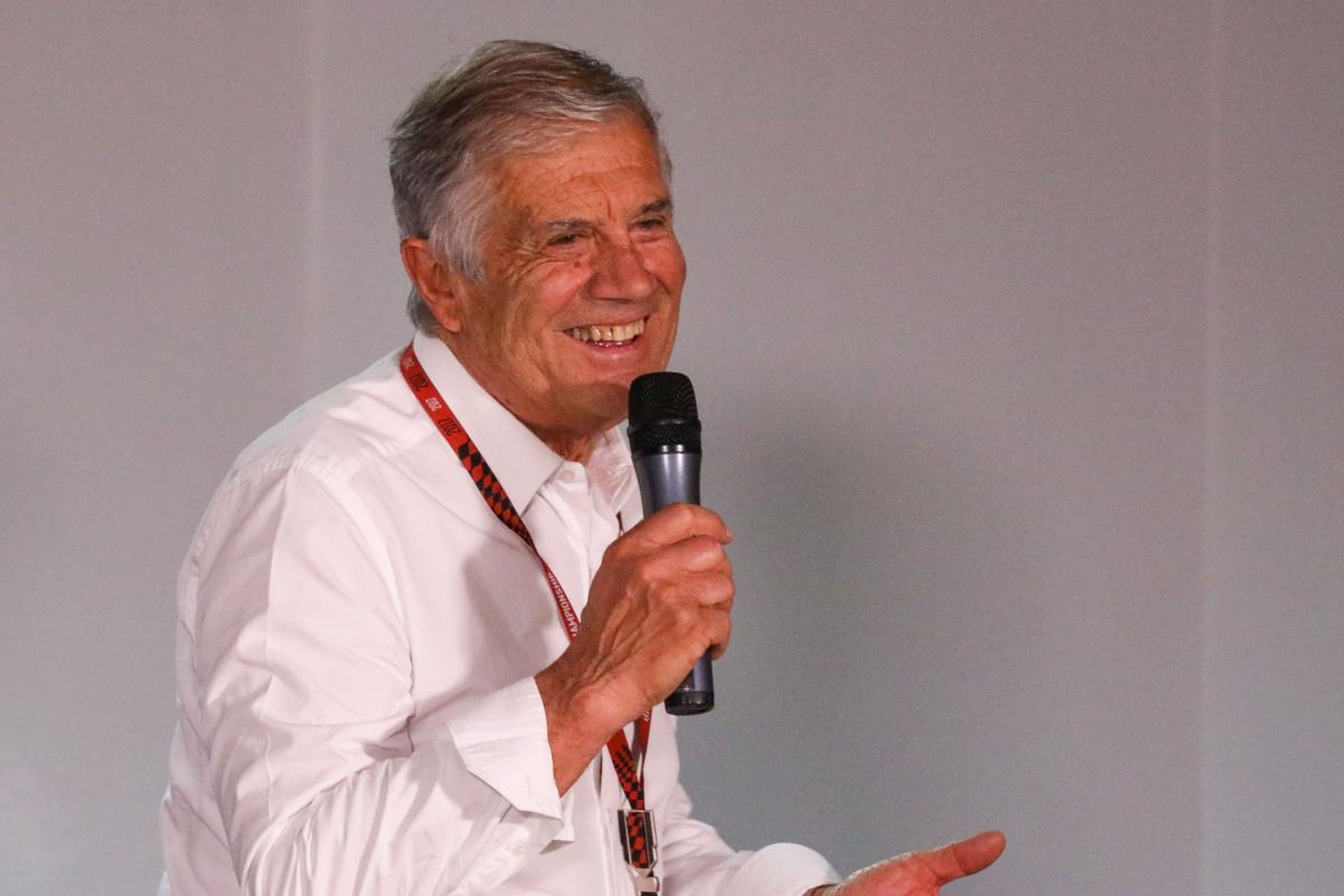 Giacomo Agostini opina sobre el incidente entre Rossi y Márquez