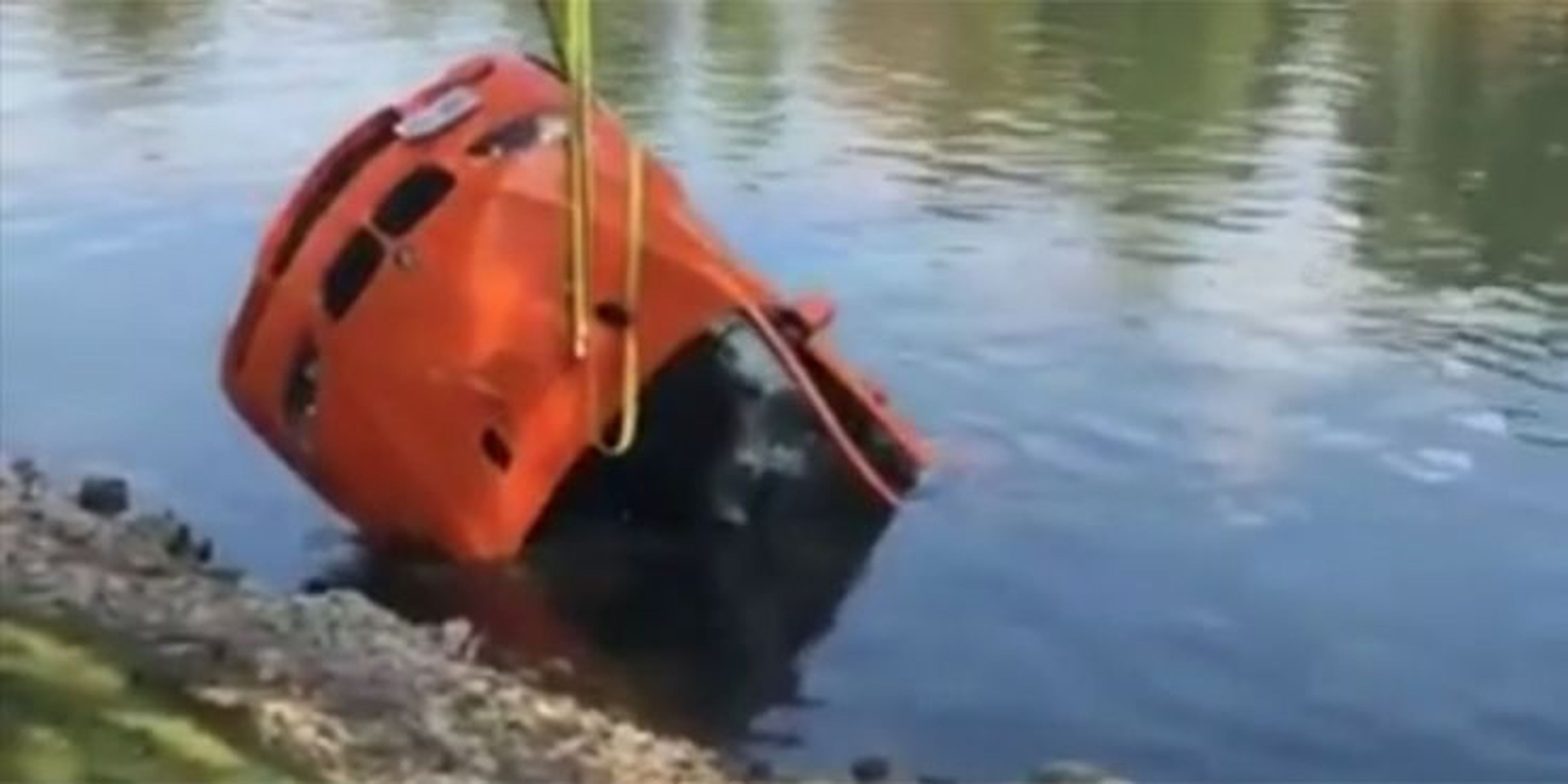 'Pescan' un BMW M3 GTS en un lago